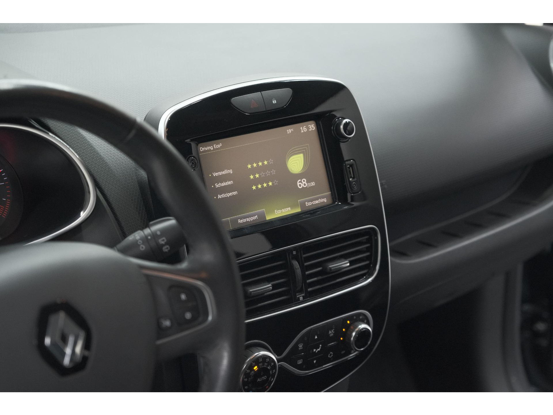 Renault Clio 1.2 Limited | Trekhaak | Navigatie | Parkeersensoren | Climate Control