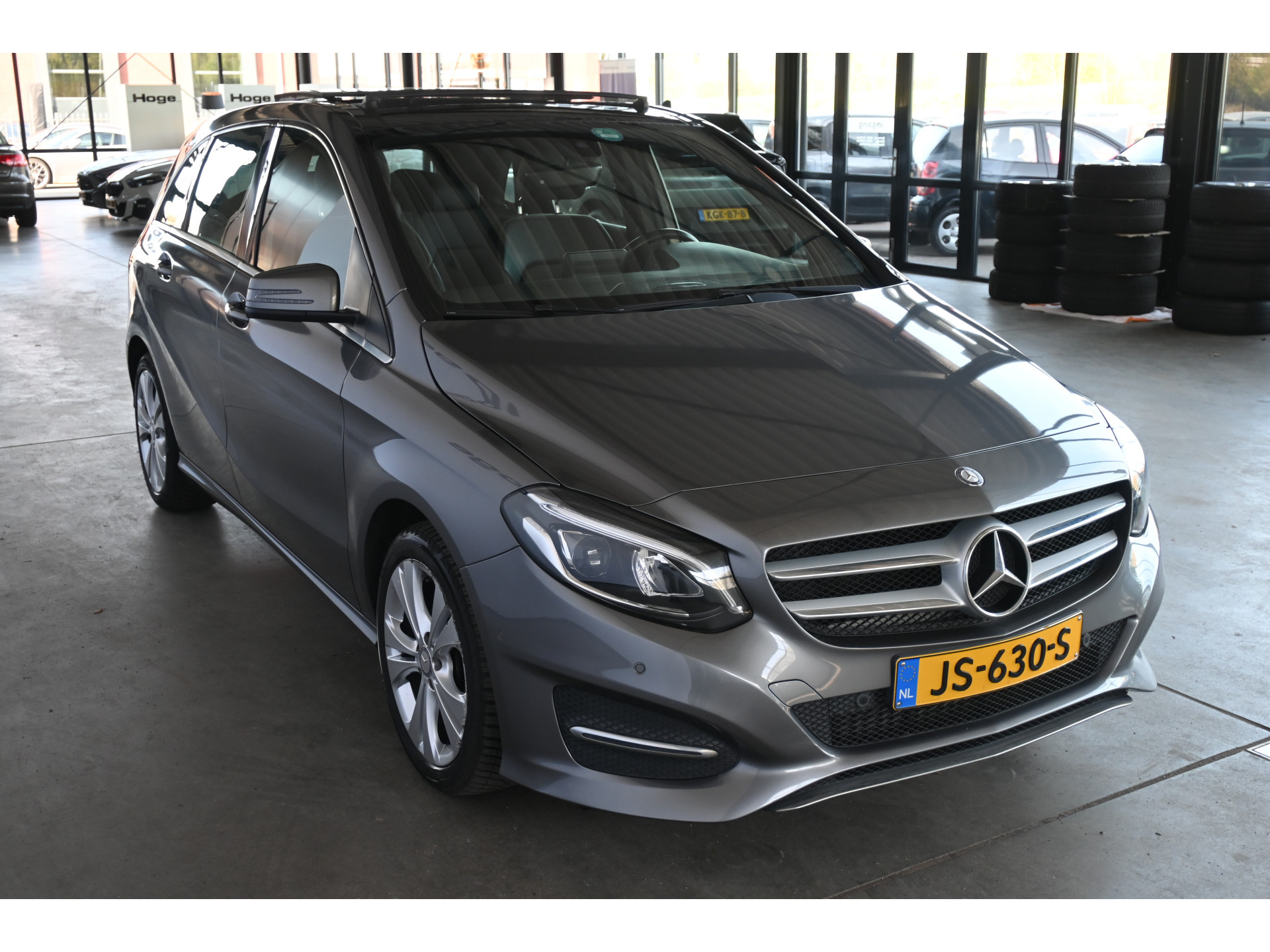 Mercedes-Benz B-klasse 180 Ambition Automaat Cruise Airco Navigatie Trekhaak Panoramdak 1e Eigenaar Inruil Mogelijk!