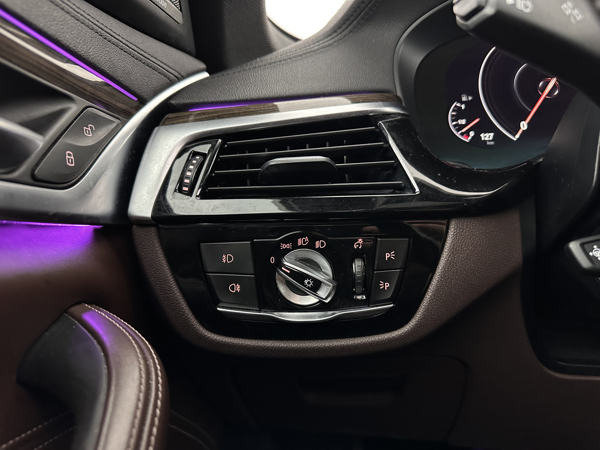 BMW 5-serie 530e iPerformance High Executive (Plug-in) Aut.*PANO | LEATHER | FULL-LED | TOPVIEW | KEYLESS | HARMAN/KARDON | BLINDSPOT | MEMORY-PACK | HEATED-COMFORTSEATS | DIGI-COCKPIT | AMBIENTLIGHT | NAVI-FULLMAP | 20''ALU*