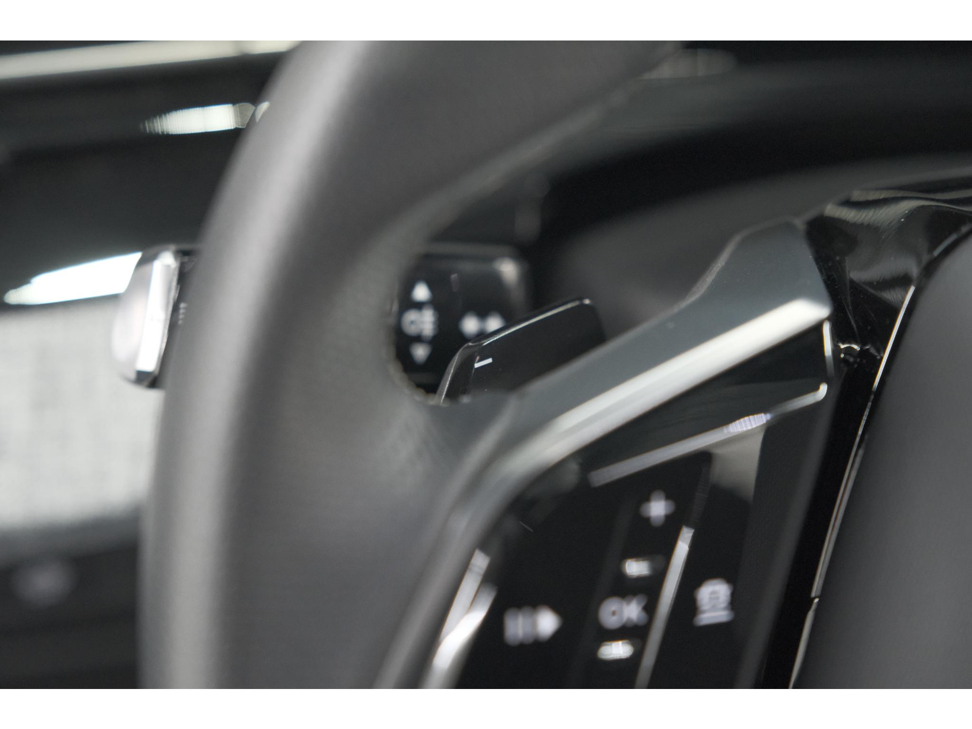 Peugeot 3008 1.2 Hybrid 136 GT | Panoramadak | 360 Camera | Stoelverwarming | Elektrische Kofferklep | Allseason Banden