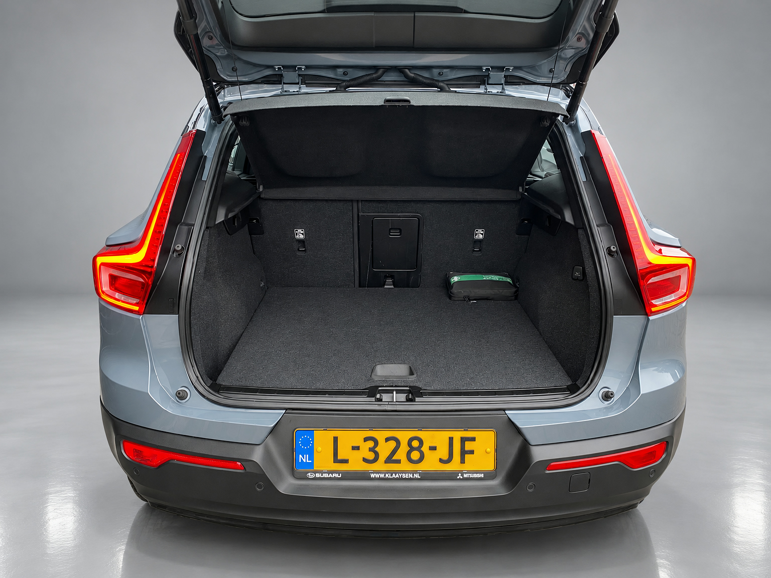 Volvo XC40 Recharge P8 AWD R-Design 408 pk | apple carplay | stoel-stuurverwarming | leder-alcantara | elektr. a. klep | BTW