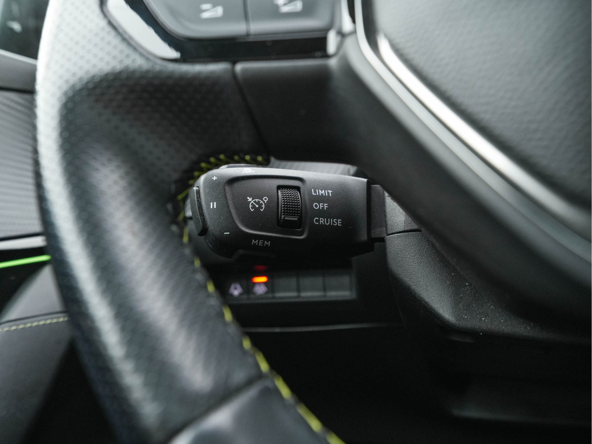 Peugeot e-208 EV GT-Line 350 50 kWh (INCL-BTW) *PANO | FULL-LED | DIGI-COCKPIT | BLINDSPOT | CAMERA | LEATHER-ALCANTARA | AMBIENT-LIGHT | NAVI-FULLMAP | LANE-ASSIST | KEYLESS | DAB | CCS-FASTLOADER | HEATED-SPORTSEATS | 17"ALU