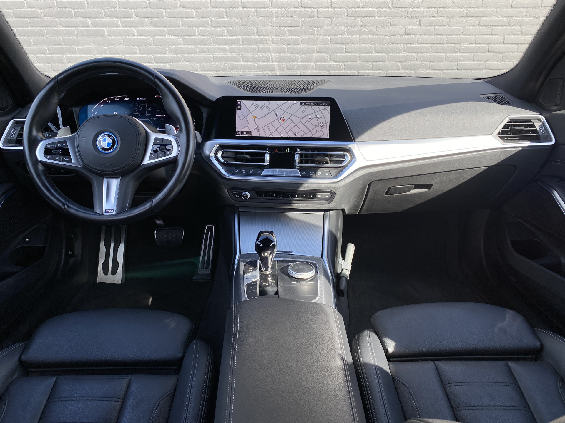 BMW 3-serie 330e High Executive M-Sport | 1e eigenaar | dealer onderh. | schuifdak | leder sportstoelen | camera | BTW auto