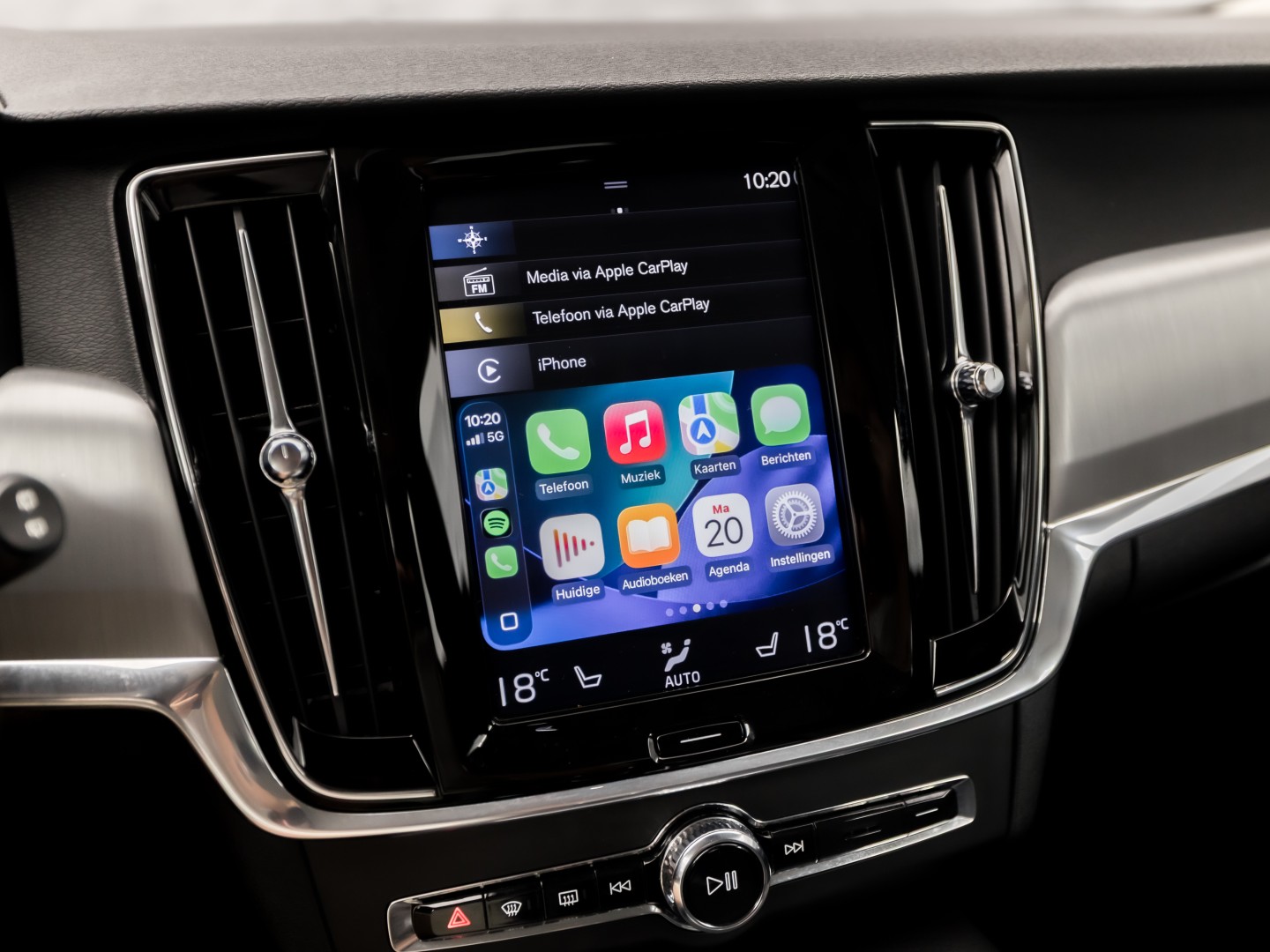 Volvo V90 2.0 T4 Momentum Sport 190Pk Automaat (APPLE CARPLAY, GROOT NAVI, LEDER, GETINT GLAS, STOELVERWARMING ACHTER, MEMORY SEATS, ELEK ACHTERKLEP, NIEUWE APK, NIEUWSTAAT)