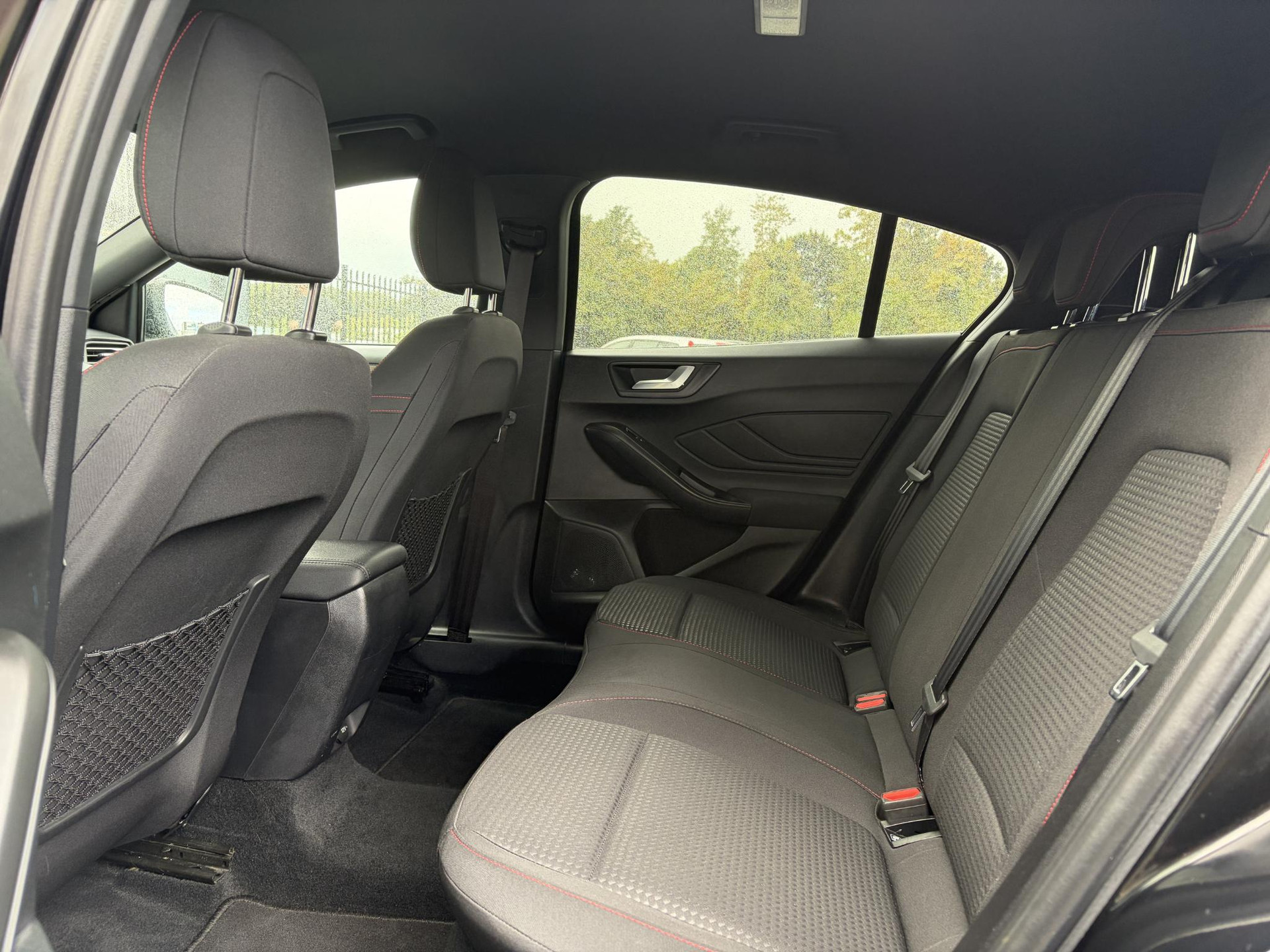 Ford Focus 1.0 EcoBoost ST Line Business 2e Eigenaar l Navi l Clima l Cruise l 125pk l Keyless l Pdc V+A l 18 '' Lmv  l N.A.P l Apk tot 02-2028