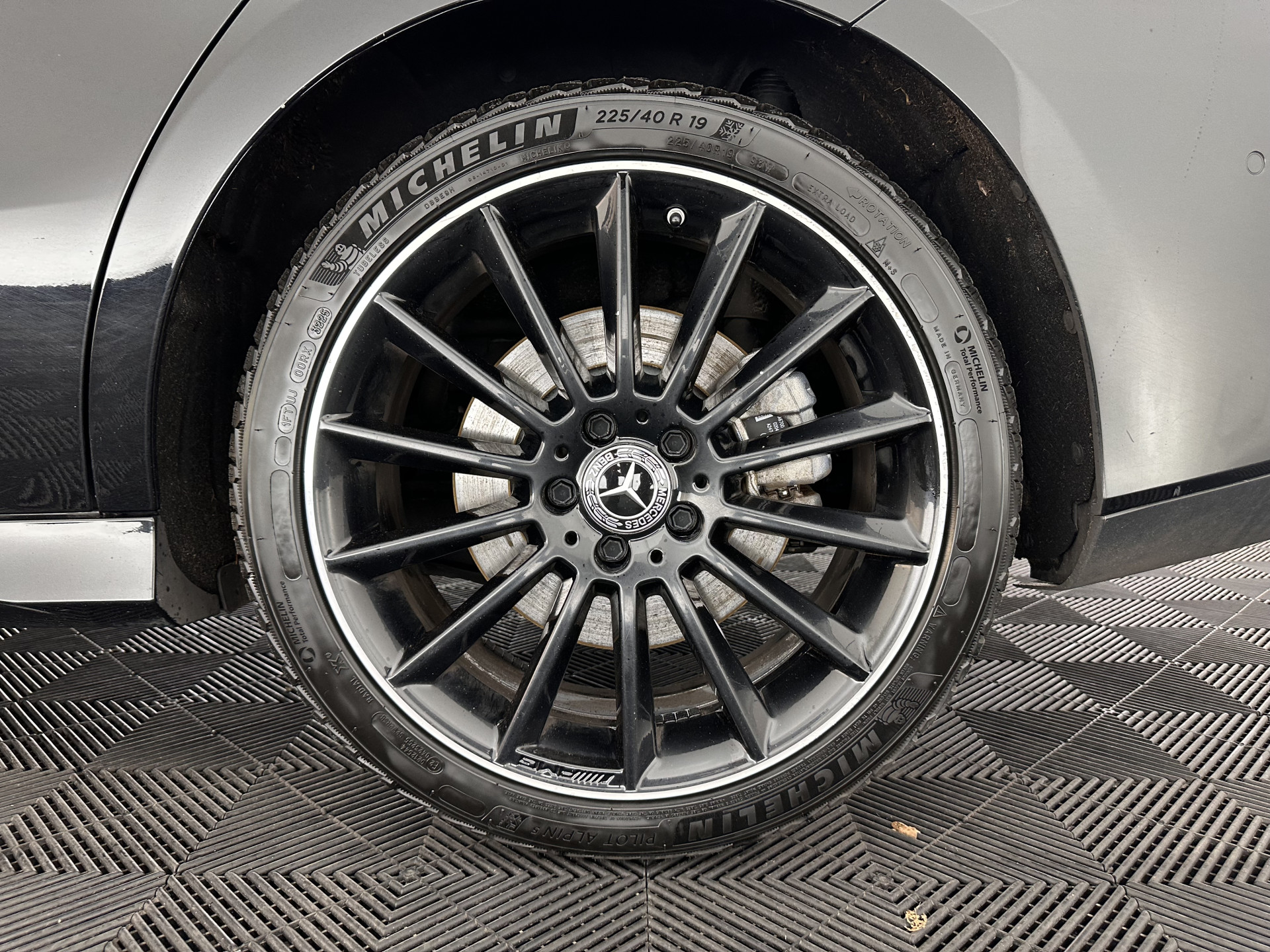 Mercedes-Benz CLA-klasse Shooting Brake 250 e AMG Line ( Plug-in ) (INCL.BTW) *PANO | LEATHER-MICROFIBRE | MULTIBEAM-LED | AMBIENT-LIGT | BLIND-SPOT | HEATED-SPORTSEATS | WIDE-SCREEN-DIGICOCKPIT | DAB+ | NAVI-FULLMAP | CAMERA | PRIVACY-GLASS | TOWBAR | 19