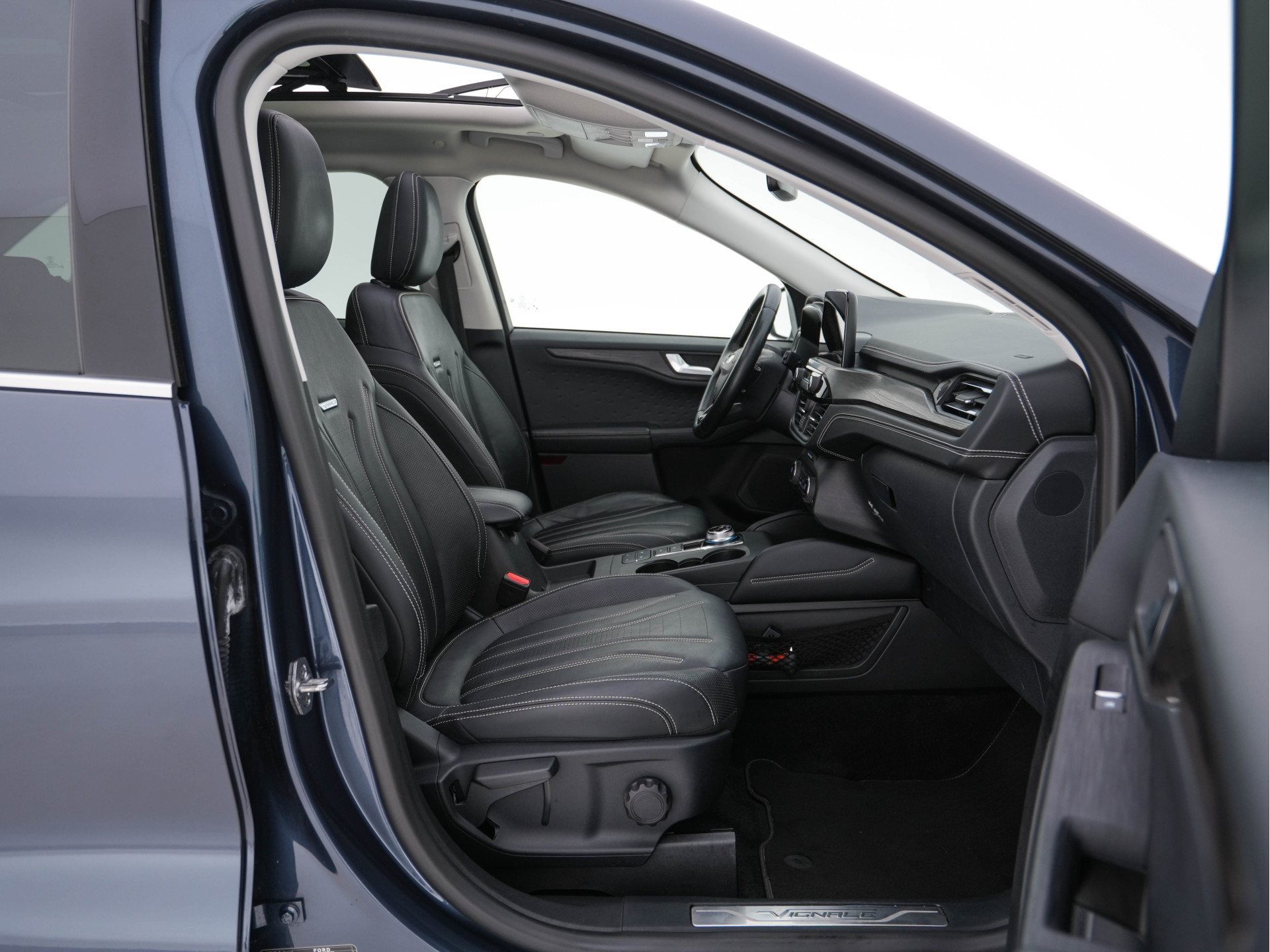 Ford Kuga 2.5 PHEV Vignale (Plug-In) (INCL-BTW) Aut. *PANO | LEATHER | DIGI-COCKPIT | FULL-LED | BANG/OLUFSEN-AUDIO |  HEAD-UP | KEYLESS | DAB | CARPLAY | NAVI-FULLMAP | MEMORY-PACK | HEATED-COMFORTSEATS | LANE-ASSIST | .