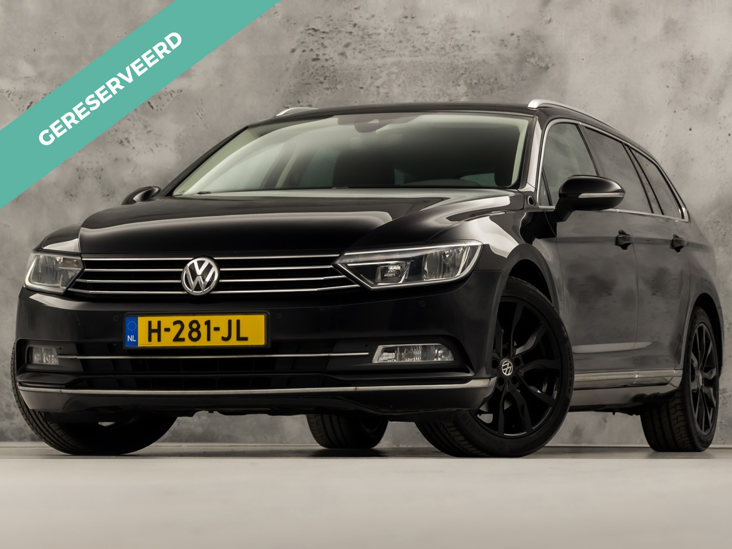 Volkswagen Passat Variant 1.4 TSI ACT Highline R 150Pk Automaat (VIRTUAL COCKPIT, APPLE CARPLAY, BLACK PACK, CAMERA, STOELVERWARMING, LEDER/ALCANTARA, GETINT GLAS, KEYLESS, ADAPTIVE CRUISE, NIEUWSTAAT)