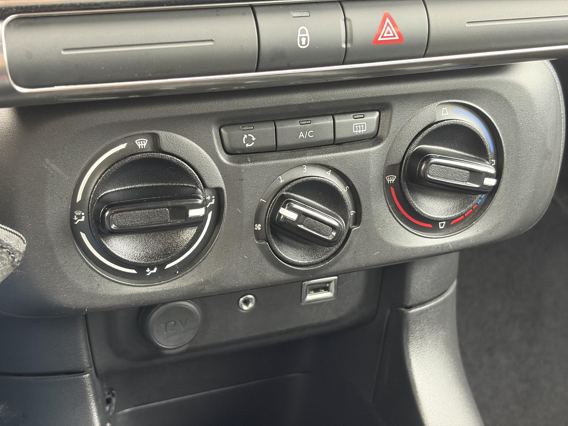 Citroen C3 1.2 PureTech Feel 105g ✓Nieuwe D-riem✓Airco✓Cruise✓Pdc✓Rijstrooksensor✓Pdc✓Net beurt gehad✓2e Eigenaar✓Bj 12-2017✓N.A.P✓Apk tot 06-2026
