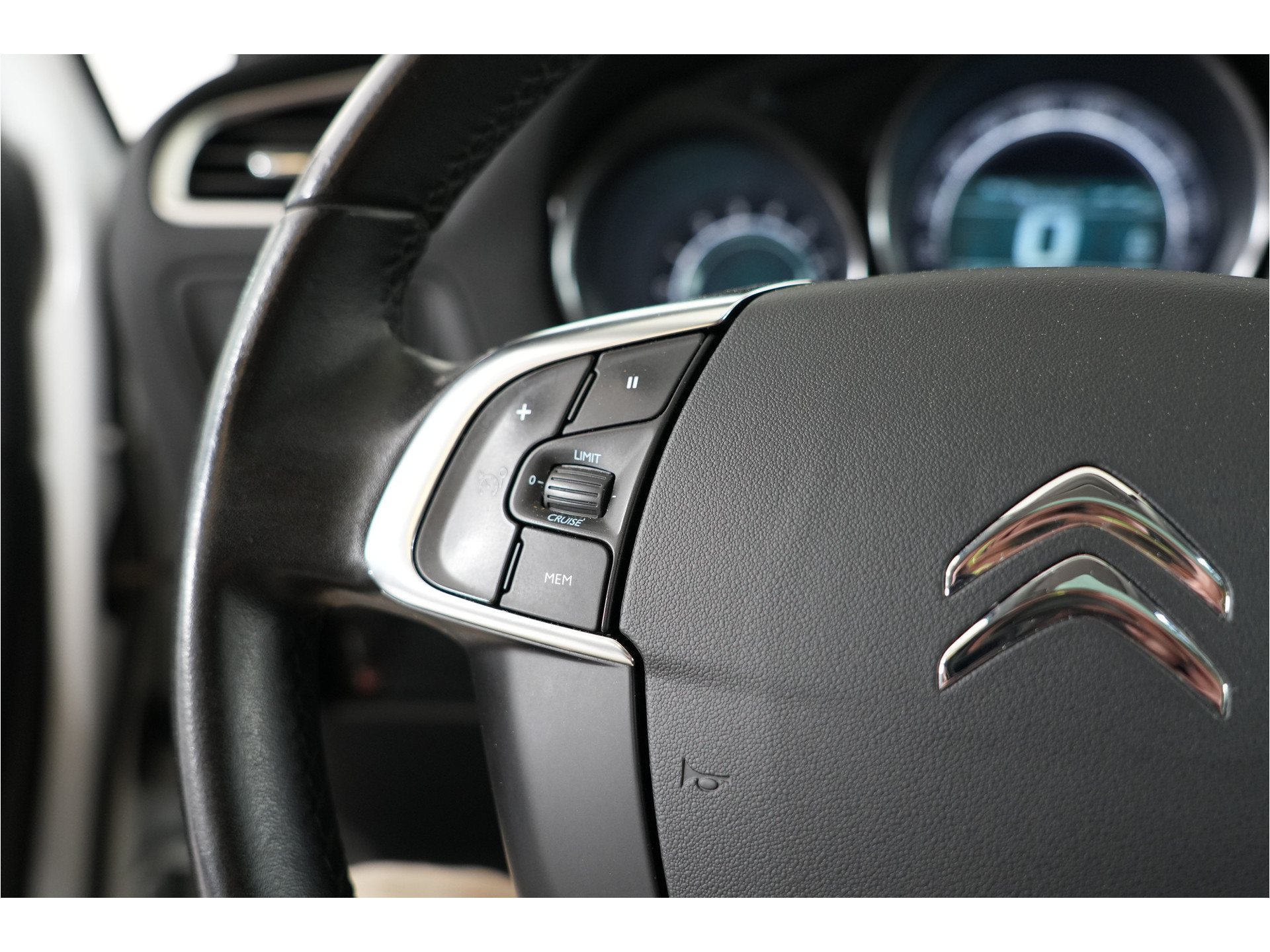 Citroën C4 1.2 PureTech Feel Collection | Trekhaak | Pano | Cruise | Stl. verw. | Climate | PDC |