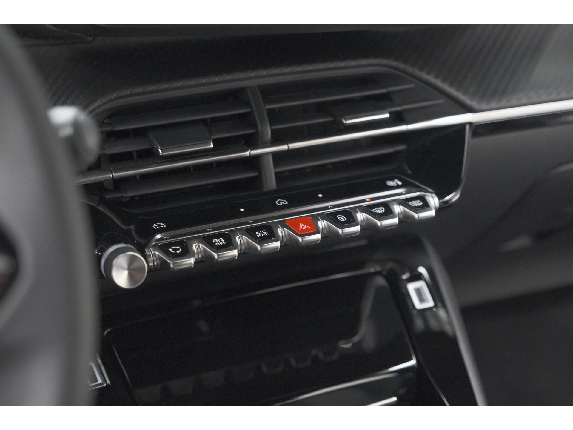 Peugeot 2008 1.2 Hybrid 145 Allure | 360 Camera | Adaptieve Cruise Control | Dodehoekdetectie | Apple Carplay