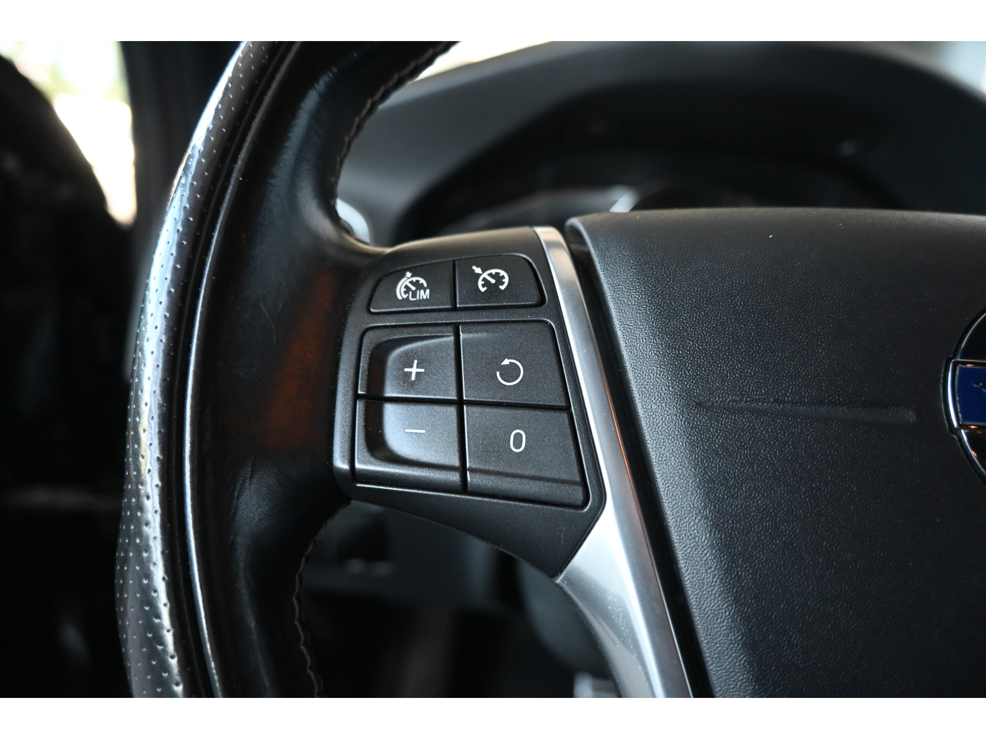 Volvo V60 2.0 D3 Nordic R-Design Automaat Clima Trekhaak Navigatie Cruise control Inruil Mogelijk!