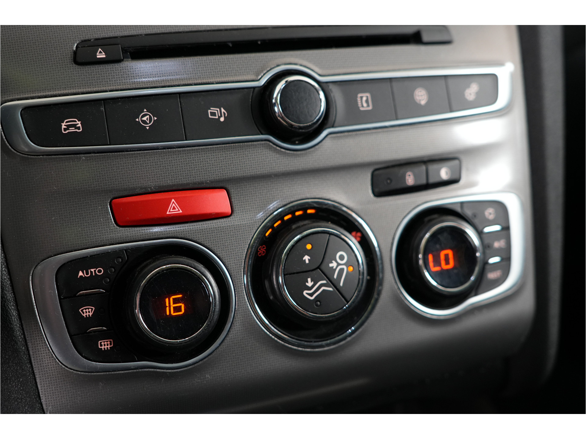 Citroën C4 1.2 PureTech Feel Collection | Trekhaak | Pano | Cruise | Stl. verw. | Climate | PDC |