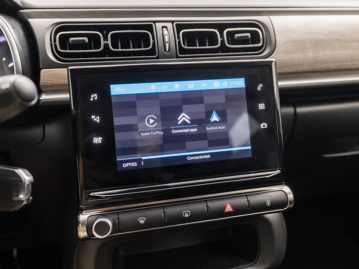 Citroën C3 1.2 PureTech Shine Sport Automaat (APPLE CARPLAY, GROOT NAVI, CAMERA, LEDER, STOELVERWARMING, SPORTSTOELEN, GETINT GLAS, CRUISE, NIEUWSTAAT)