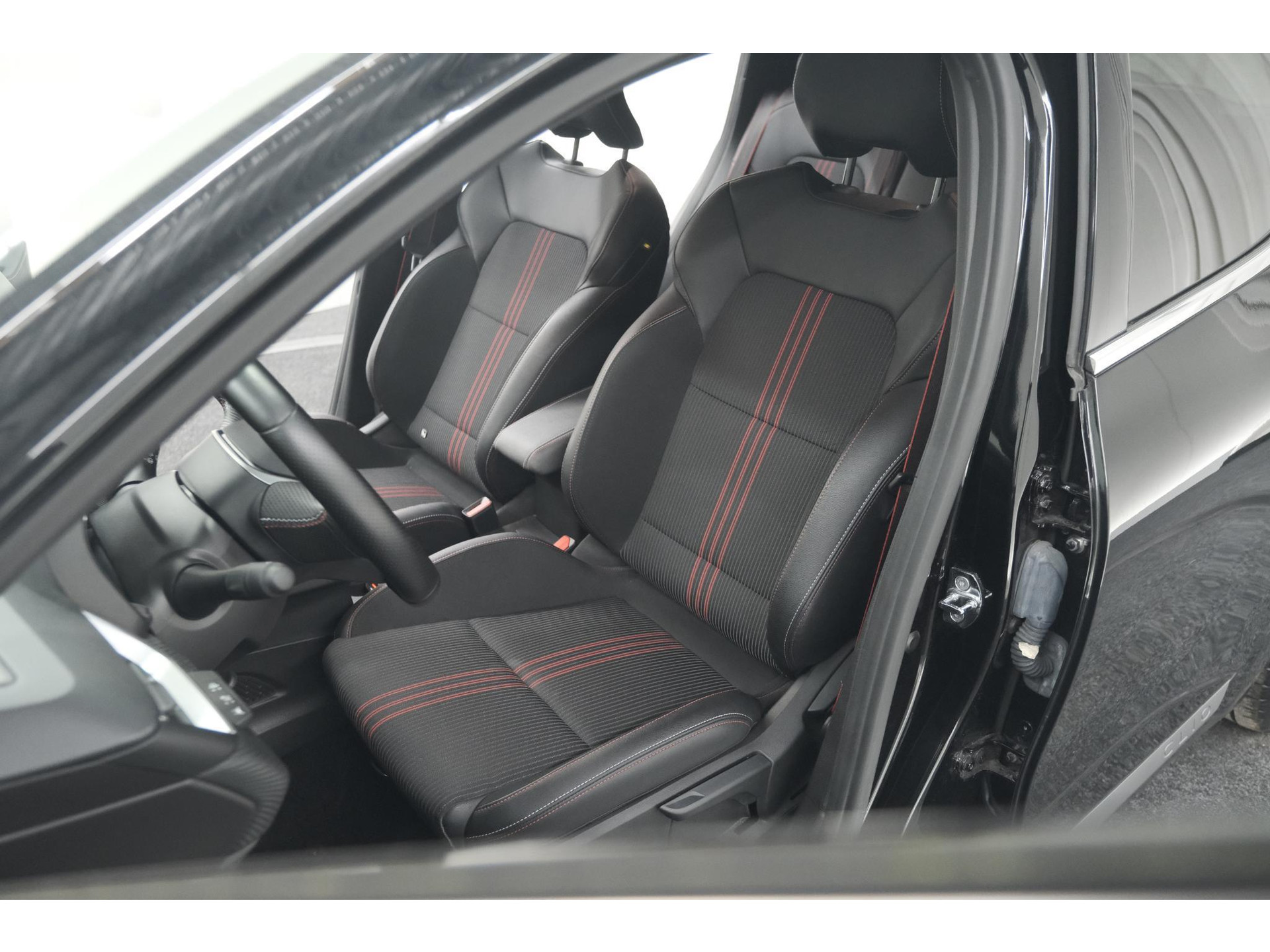 Renault Clio 1.6 E-Tech Hybrid 140 R.S. Line | 360 Camera | Apple Carplay | 9.3 Inch Groot Scherm | Sportstoelen