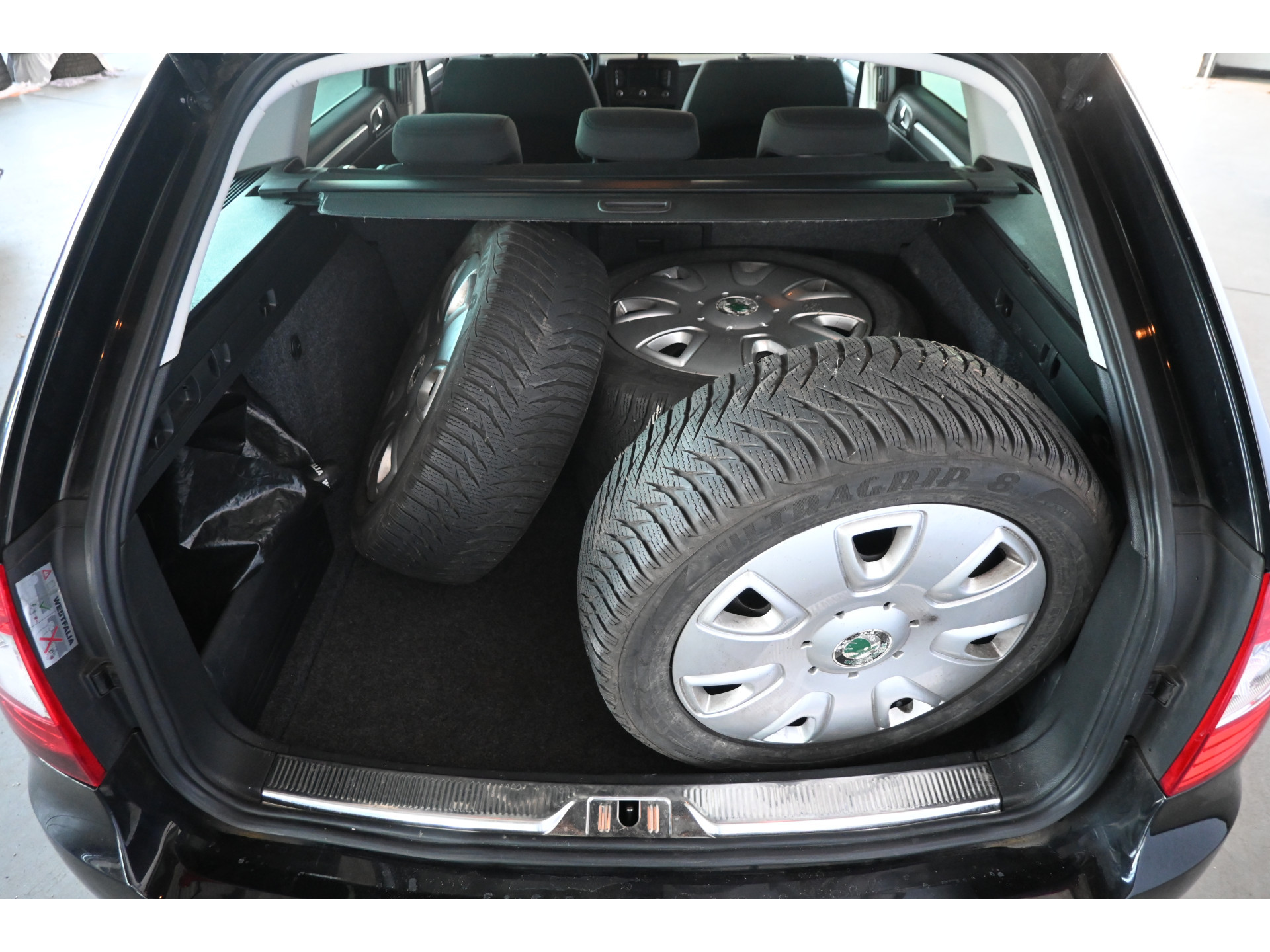 ŠKODA Superb Combi 1.8 TSI Ambition Automaat Clima Navigatie Cruise Control Trekhaak Inruil Mogelijk!