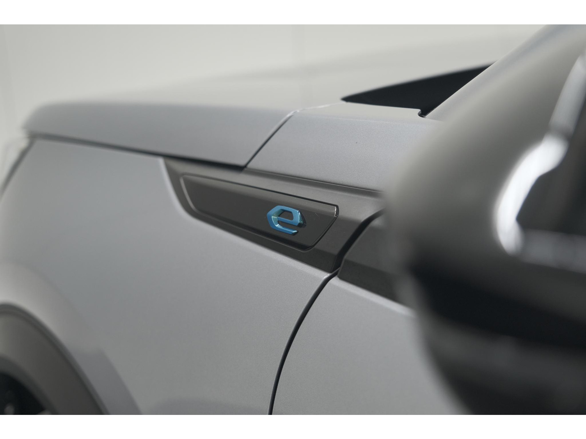 Peugeot e-2008 EV Allure Pack 50 kWh | 3 Fase Laadfunctie | Camera | Navigatie | Parkeersensoren | Apple Carplay
