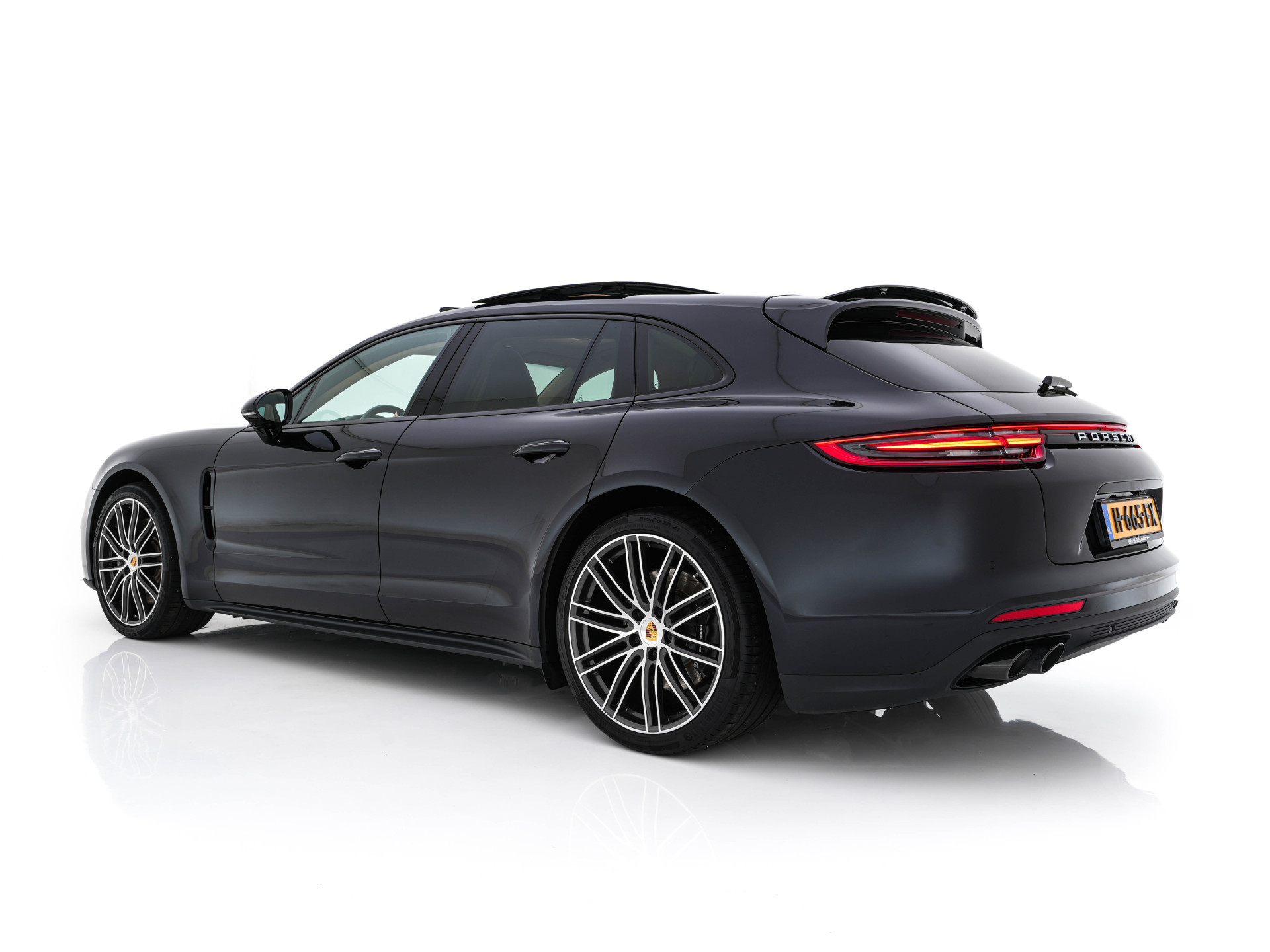 Porsche Panamera Sport Turismo 3.0 4 Sportchrono-Pack Aut. *PANO | LEATHER | MATRIX-LED | BOSE-SURROUND | MEMORY-PACK | TOPVIEW | KEYLESS | NAVI-FULLMAP | HEATED-SPORTSEATS | DAB+ | PRIVACYGLASS | SHIFTPADDLES | SPORT-EXHAUST | 21''ALU*