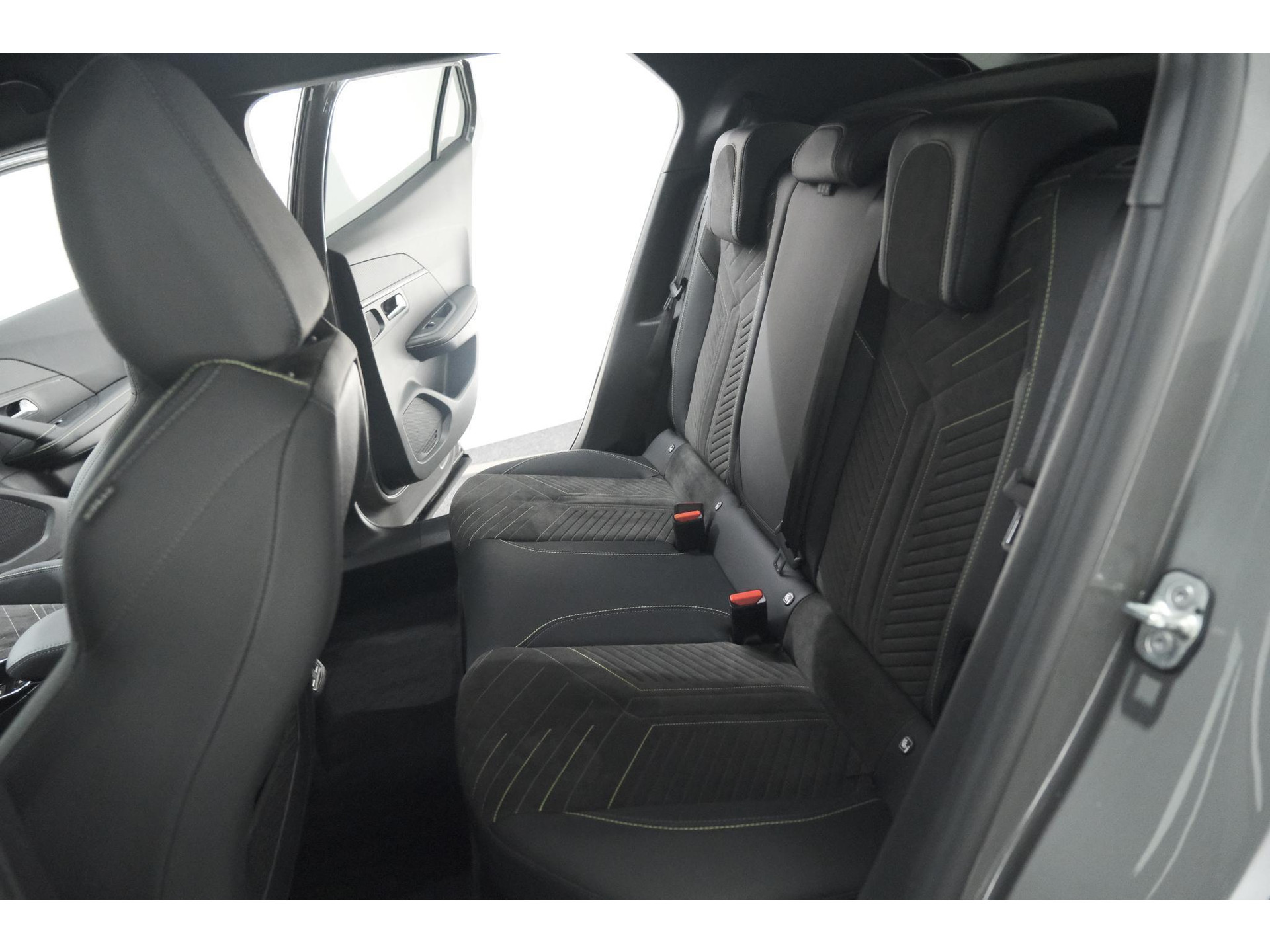 Peugeot 2008 PureTech 130 EAT8 GT | 360 Camera | Stoelmassage | Adaptieve Cruise Control | Dodehoekdetectie
