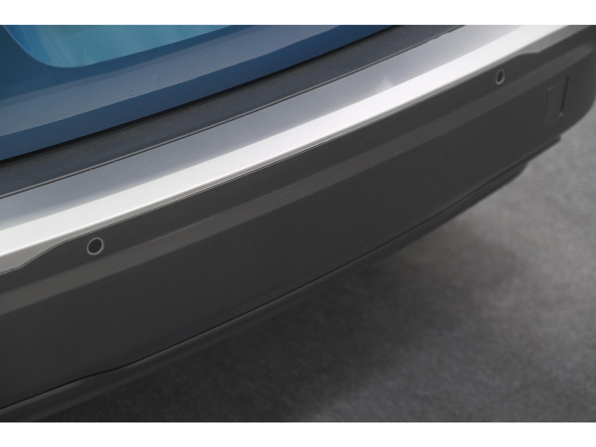 Peugeot e-2008 EV Allure Avantage 54 kWh | SOH 97,7% | 11 KW Lader | Apple Carplay | Parkeersensoren