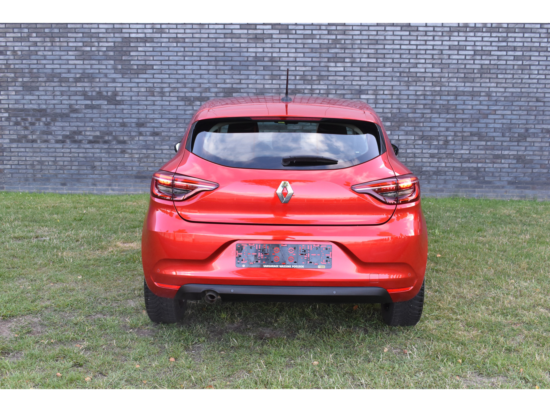 Renault Clio 1.0 TCe Bi-Fuel Zen G3 Gas dus super voordelig rijden 215,- per 3 maanden wegenbelasting Prijs incl. btw Gas kost 0,83 cent per liter