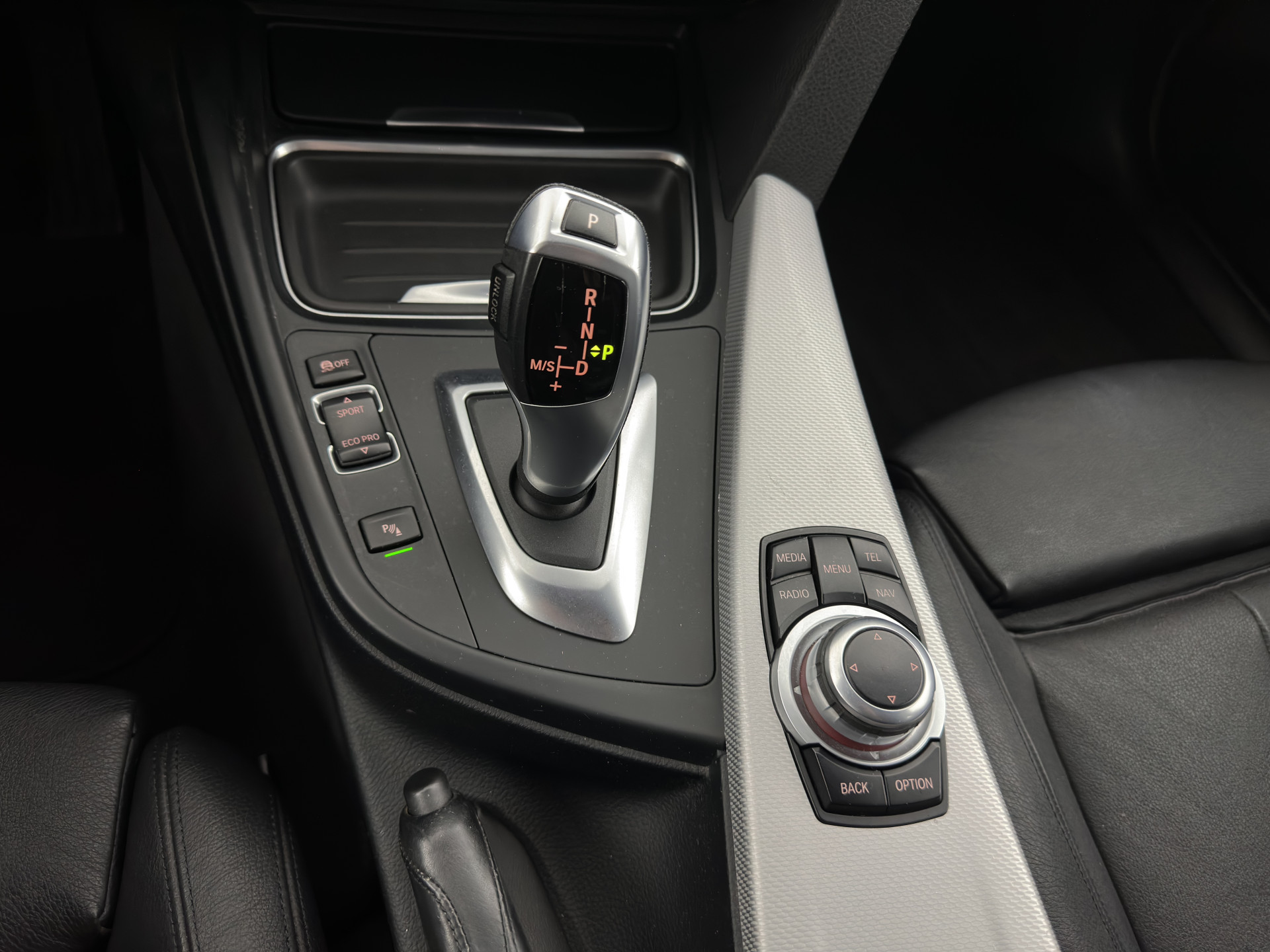 BMW 3-serie Touring 318d High Executive M-Sportpack Aut. *FULL-LEATHER | HEATED-SPORTSEATS | NAVI-FULLMAP | ECC | PDC | CRUISE | 18''ALU*