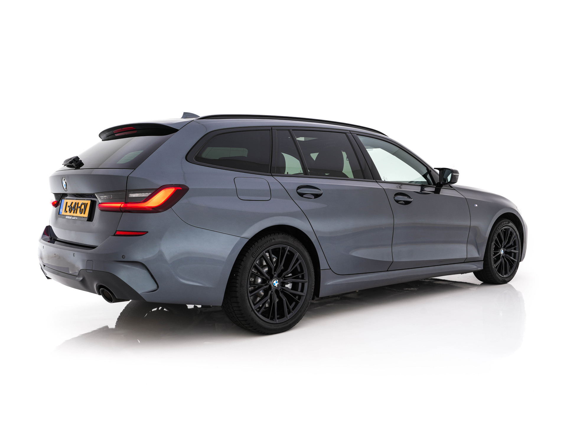 BMW 3-serie Touring 320e M-Sportpack Business Edition Plus (Plug-In) (INCL-BTW) *PANO | LASER-LED | LEATHER | HEATED-SPORTSEATS | HARMAN/KARDON | VIRTUAL-COCKPIT | AMBIENT-LIGHT | NAVI-FULLMAP | DAB+ | 18''ALU*