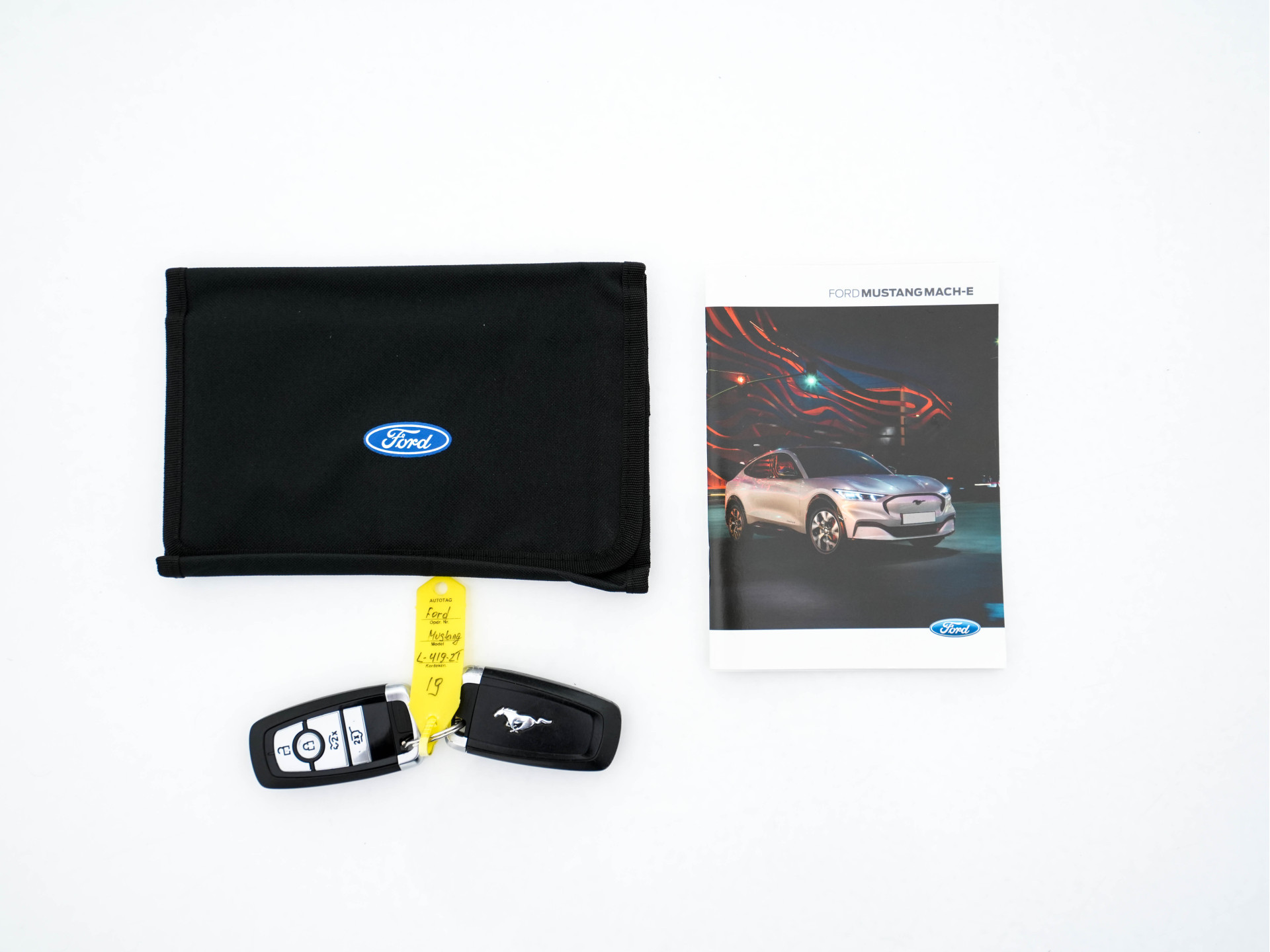 Ford Mustang Mach-E RWD 75 kWh (3-Fase-11 kW) {SOH-90%} (INCL-BTW) Aut.*LEATHER | FULL-LED | DAB | DIGI-COCKPIT | KEYLESS | NAVI-FULLMAP | CARPLAY | HEATED-COMFORTSEATS | TOPVIEW |  ADAPTIVE-CRUISE | PRIVACY-GLASS | 18'' ALU*