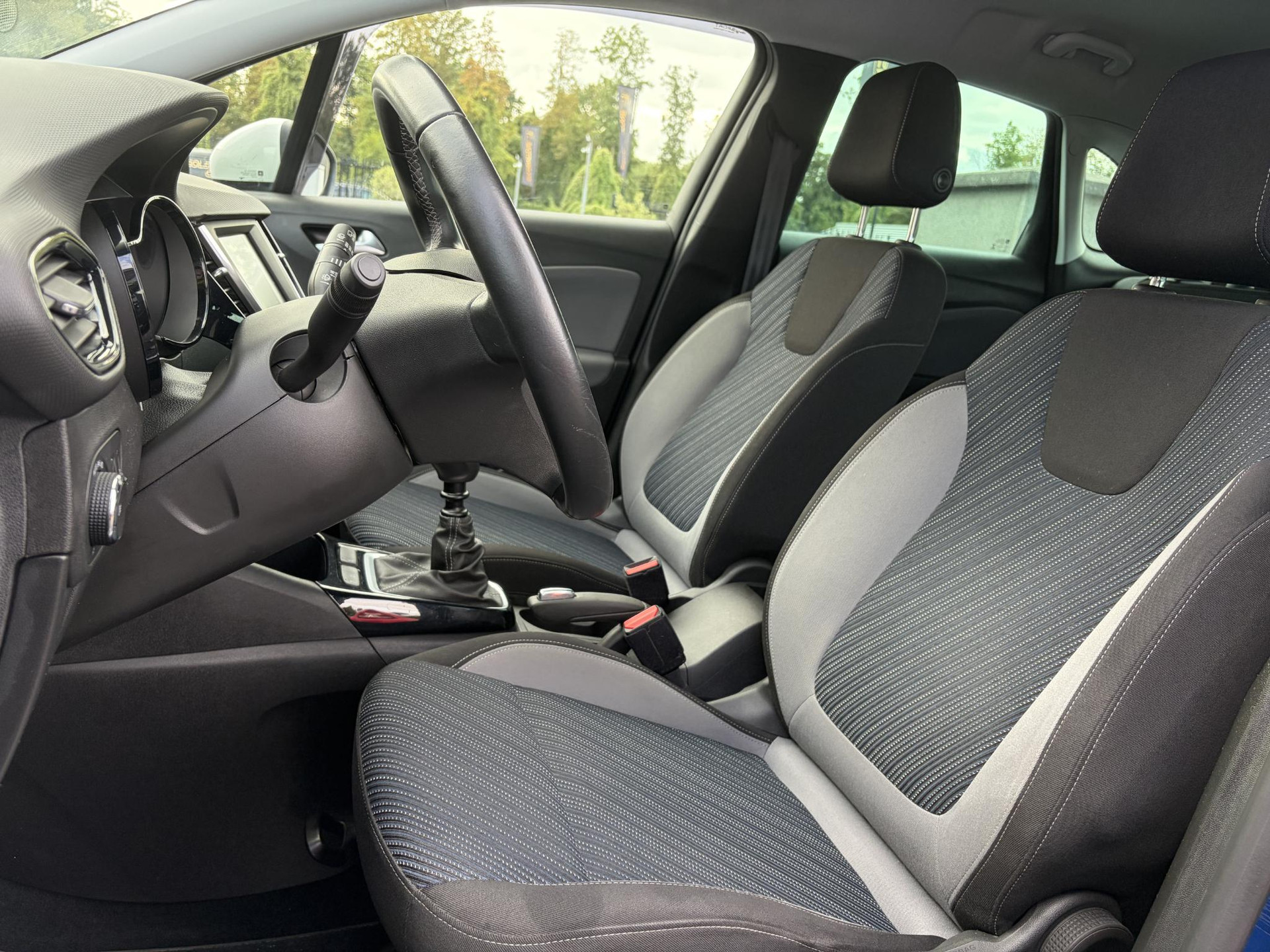 Opel Crossland X 1.2 Turbo 120 Jaar Edition ✓110pk✓D-riem vv in 2025✓2e Eigenaar✓Carplay✓Lm velgen✓N.A.P✓6 Bak✓Airco✓Cruise✓Pdc✓Rijstrooksensor✓Nieuwe Apk bij Aflevering