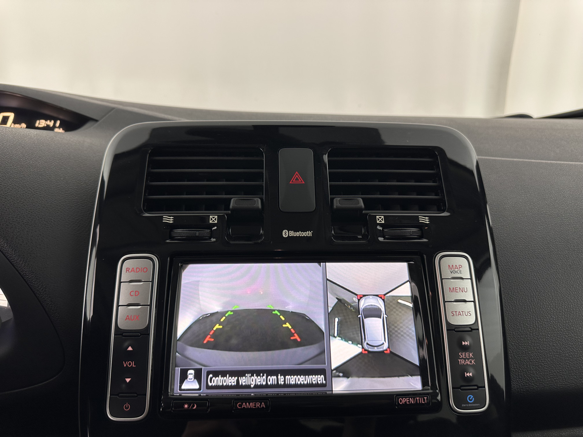 Nissan LEAF Business Edition 30 kWh Aut. *LEATHER | FULL-LED | BOSE-SURROUND | TOPVIEW | KEYLESS | NAVI-FULLMAP | ECC | HEATED-COMFORTSEATS | PRIVACYGLASS | DIGI-COCKPIT | DAB | 17"ALU*