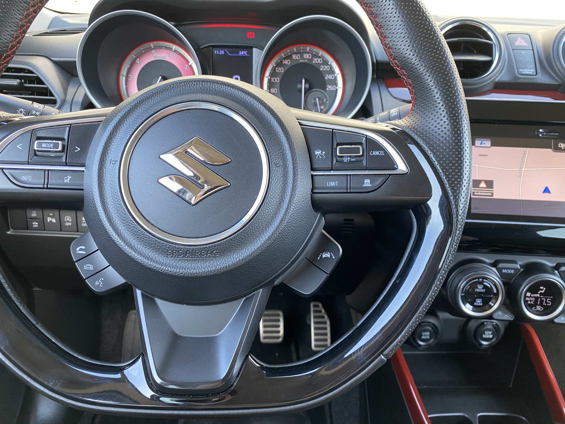 Suzuki Swift 1.4 Sport Smart Hybrid | 1e eigenaar | dealer onderhouden | navigatie | sportstoelen | camera | carplay