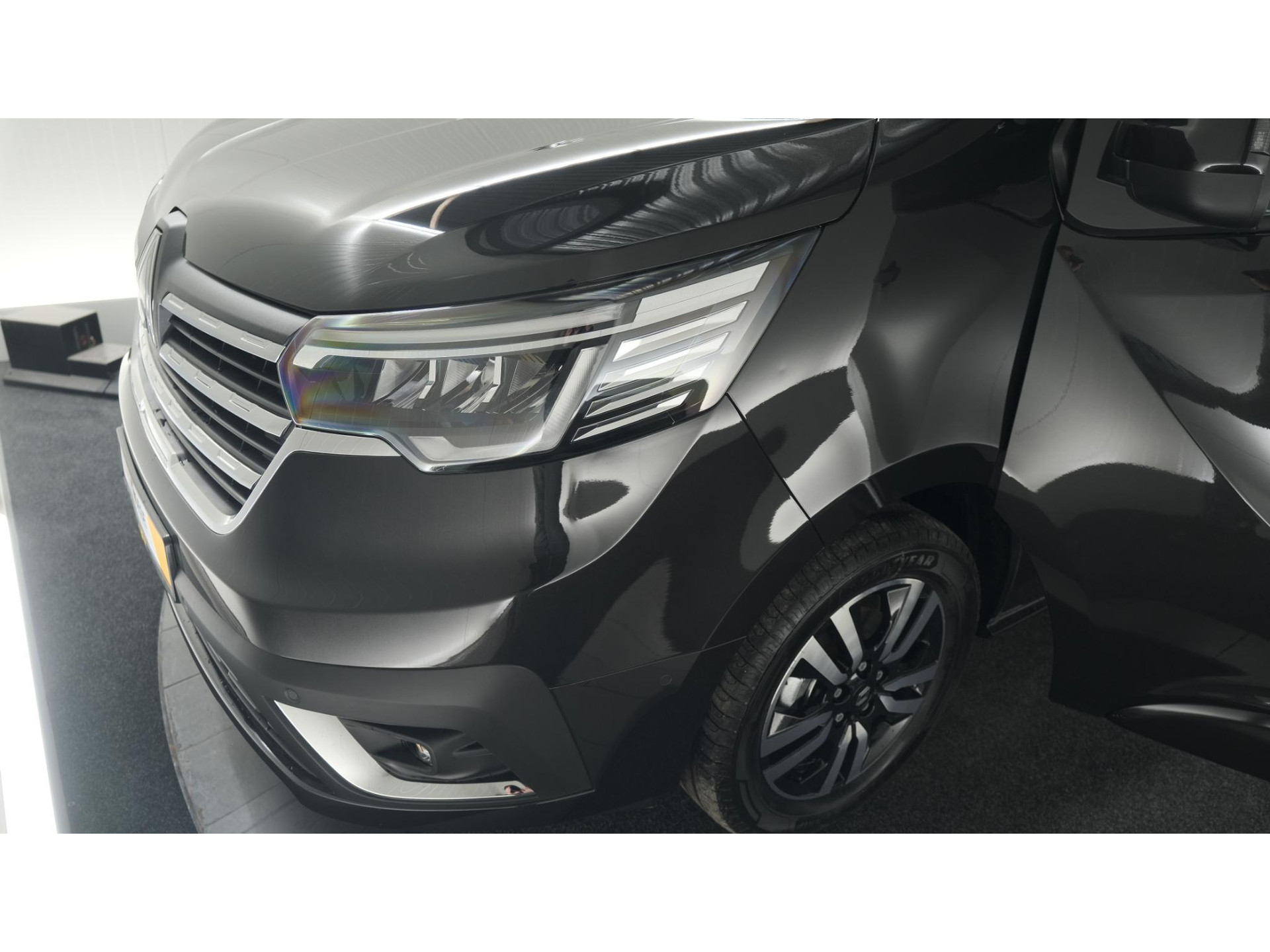 Renault Trafic 2.0 Blue dCi EDC 170 T29 L2H1 Extra DC | 6 Zitlplaatsen | Camera | Navigatie | Climate Control | Dubbele Cabine