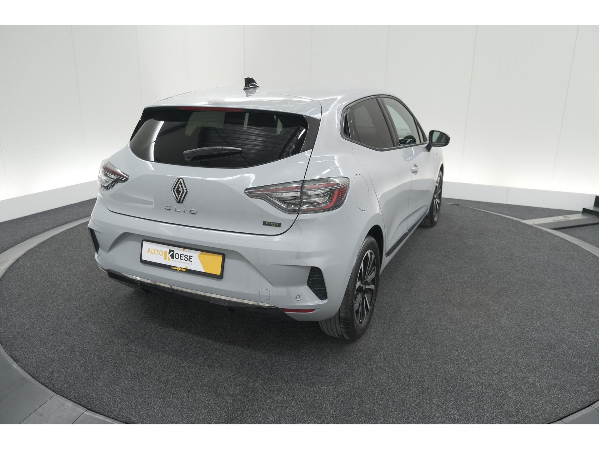 Renault Clio 1.6 E-Tech Full Hybrid 145 techno | 360 Camera | Adaptieve Cruise Control | Dodehoekdetectie | 9.3 Inch Groot Scherm