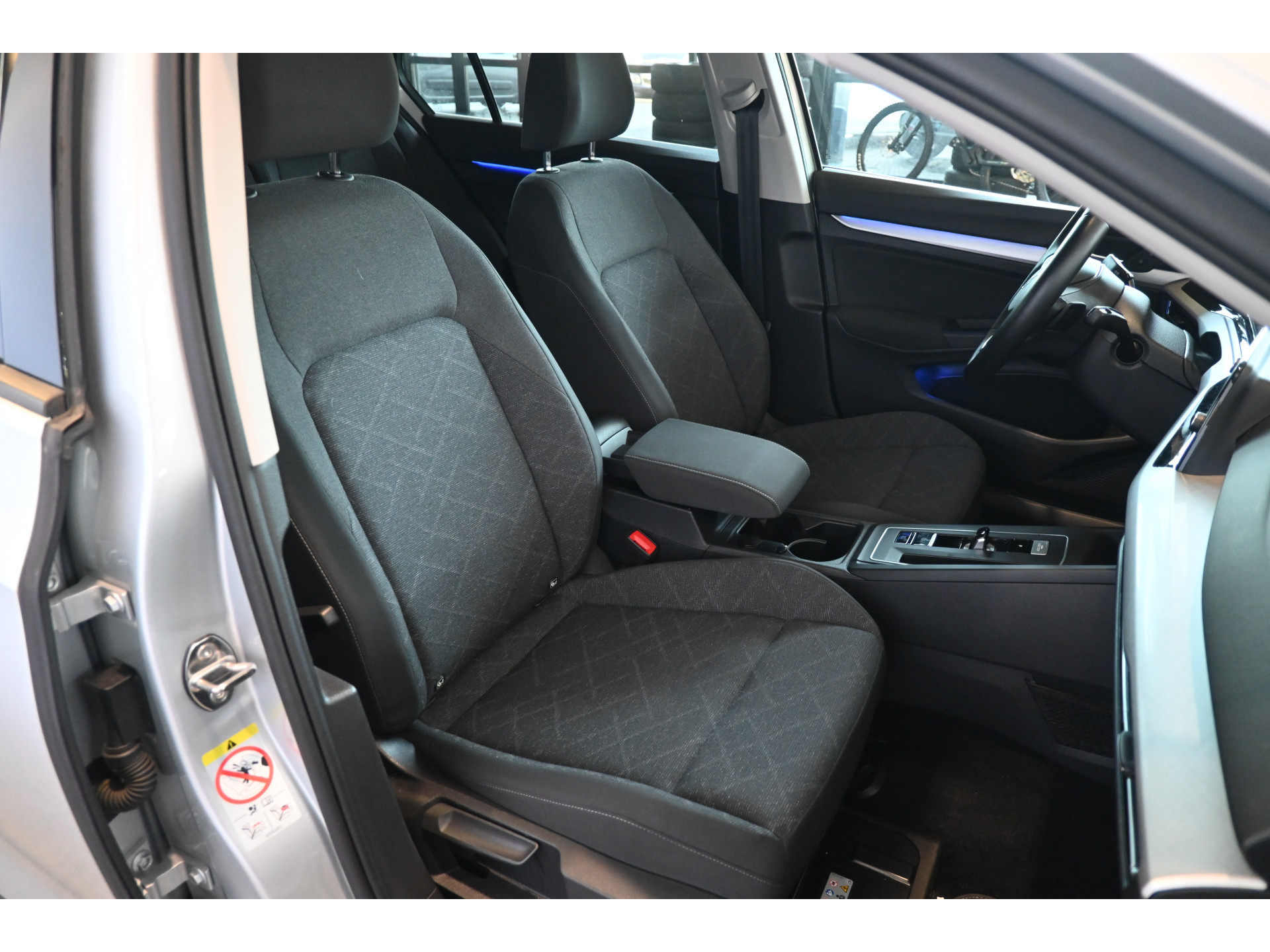 Volkswagen Golf 1.5 eTSI R-Line Automaat Clima Carplay Cruise Control Rijklaarprijs Inruil Mogelijk!