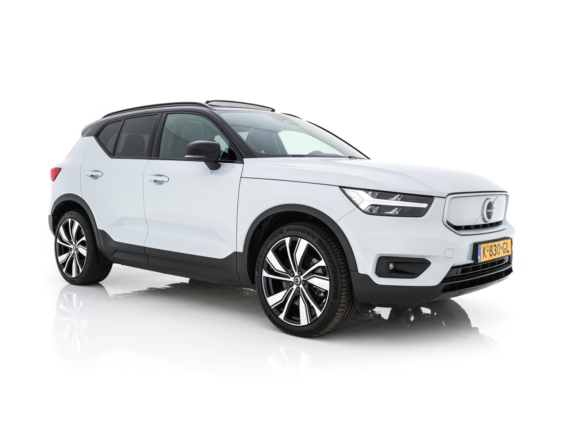 Volvo XC40 Recharge P8 AWD R-Design [ 3-Fase-11kW ] {SOH-89%} (INCL-BTW) *PANO | LEATHER-MICROFIBRE | DIGI-COCKPIT | FULL-LED | NAVI-FULLMAP | ECC | CARPLAY | PDC | KEYLESS | HEATED-SPORTSEATS | BLIS | PRIVACY-GLASS | 20"ALU*
