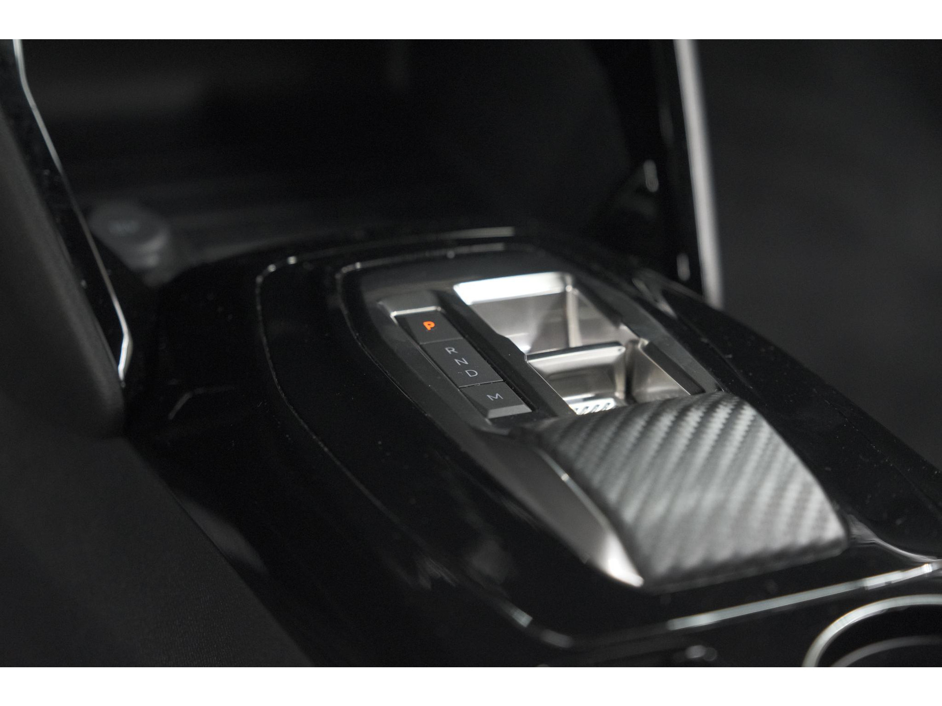 Peugeot 2008 PureTech 130 EAT8 Allure | 360 Camera | Adaptieve Cruise Control | Navigatie
