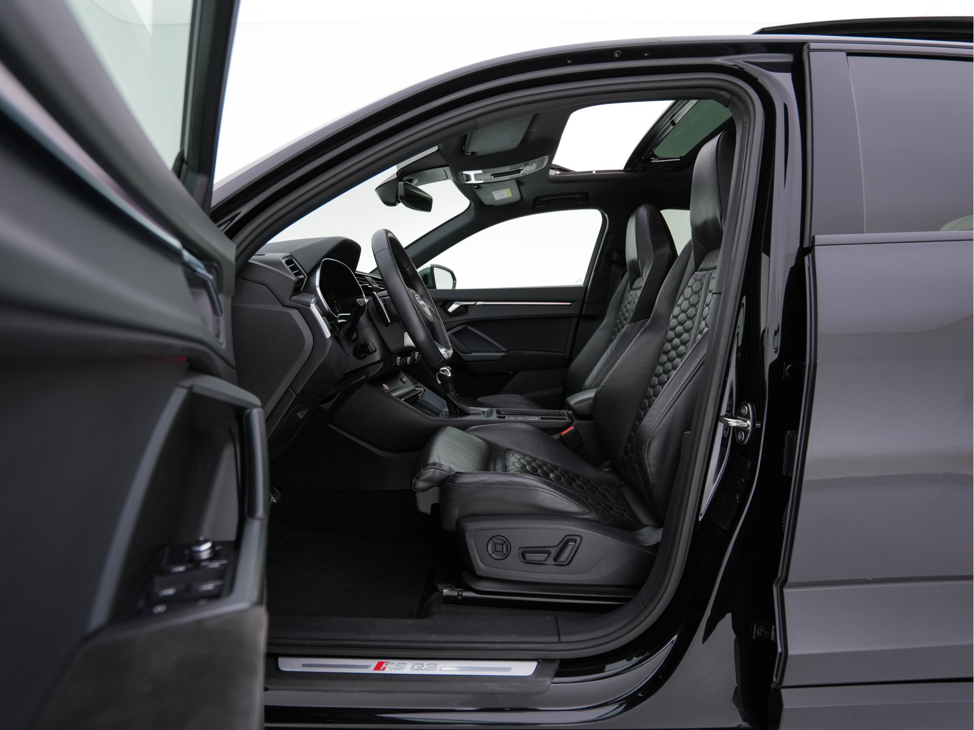 Audi RS Q3 Sportback TFSI Quattro Aut. *PANO | LEATHER | FULL-LED | ADAPTIVE-CRUISE | BANG&OLUFSEN | TOPVIEW | HEATED-SPORTSEATS | DIGI-COCKPIT | PRIVACYGLASS | SHIFTPADDLES | AMBIENTLIGHT | ECC | PDC | 21''ALU*