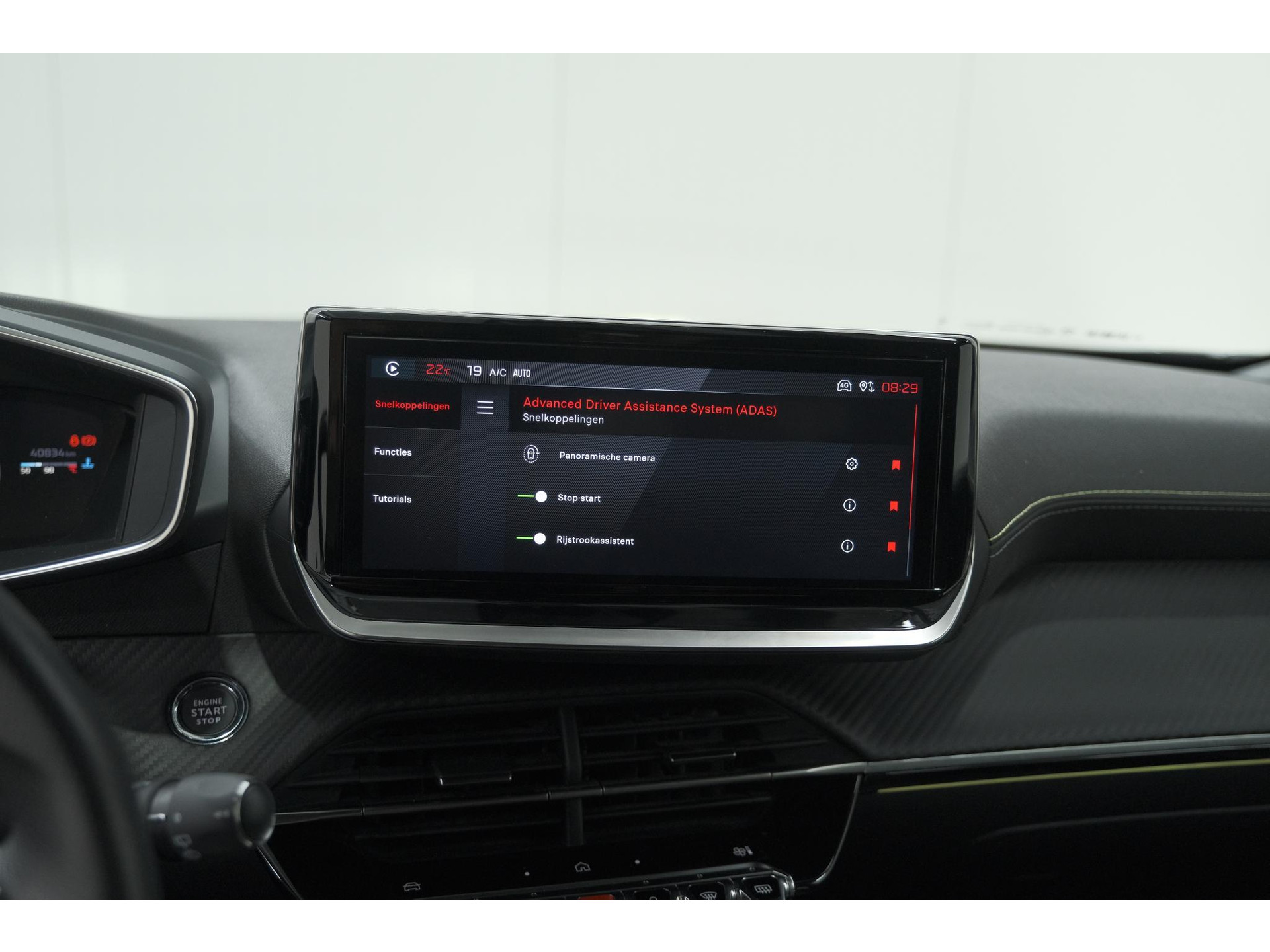 Peugeot 2008 PureTech 130 EAT8 GT | 360 Camera | Adaptieve Cruise Control | Dodehoekdetectie | Navigatie