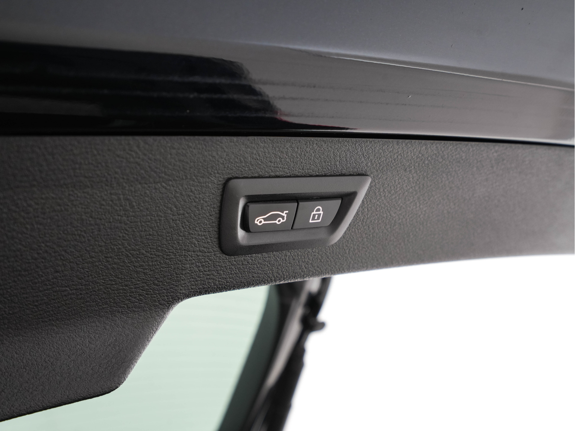 BMW X6 xDrive50i High-Executive M-Sportpack Aut. *PANO | HEAD-UP | TWO-COLOUR-LUXURYLEATHER | FULL-LED | MEMORY-PACK | HARMAN/KARDON-SOUNDSYSTEM |  | BLIND-SPOT | KEYLESS | CAMERA | COMFORT-SEATS | SOFT-CLOSE | 20''ALU*