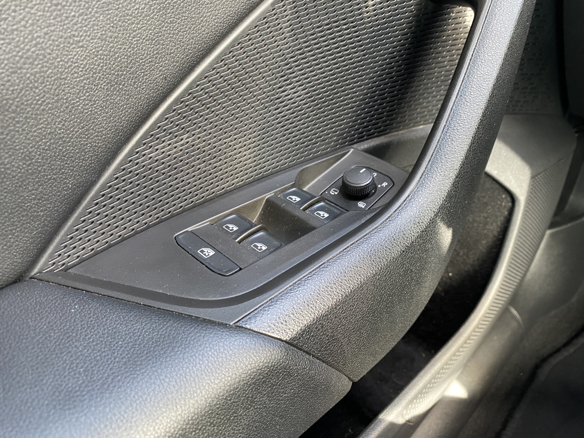 ŠKODA Octavia Combi 1.0 e-TSI Business Edition Plus AUT. | 1e eigenaar | dealer onderh. | navigatie | trekhaak | carplay | adaptieve cruise