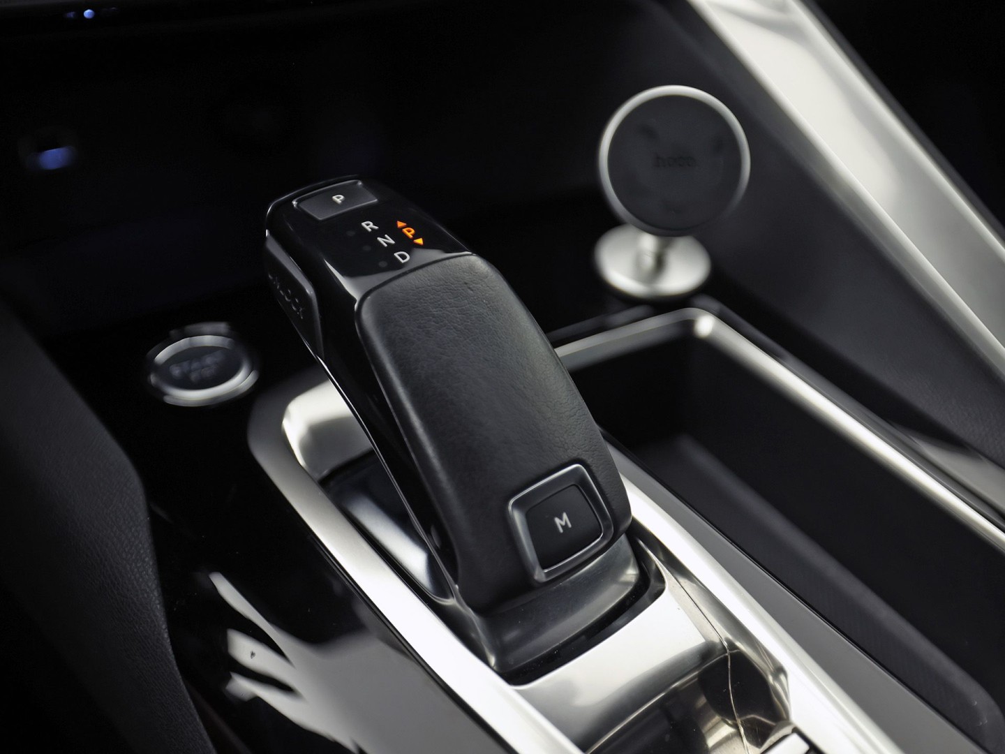 Peugeot 3008 1.6 e-THP GT Line 165Pk Automaat (APPLE CARPLAY, PARELMOER, GROOT NAVI, GETINT GLAS, KEYLESS, SPORTSTOELEN, PARKEERSENSOREN, ZWART HEMEL, NIEUWSTAAT)