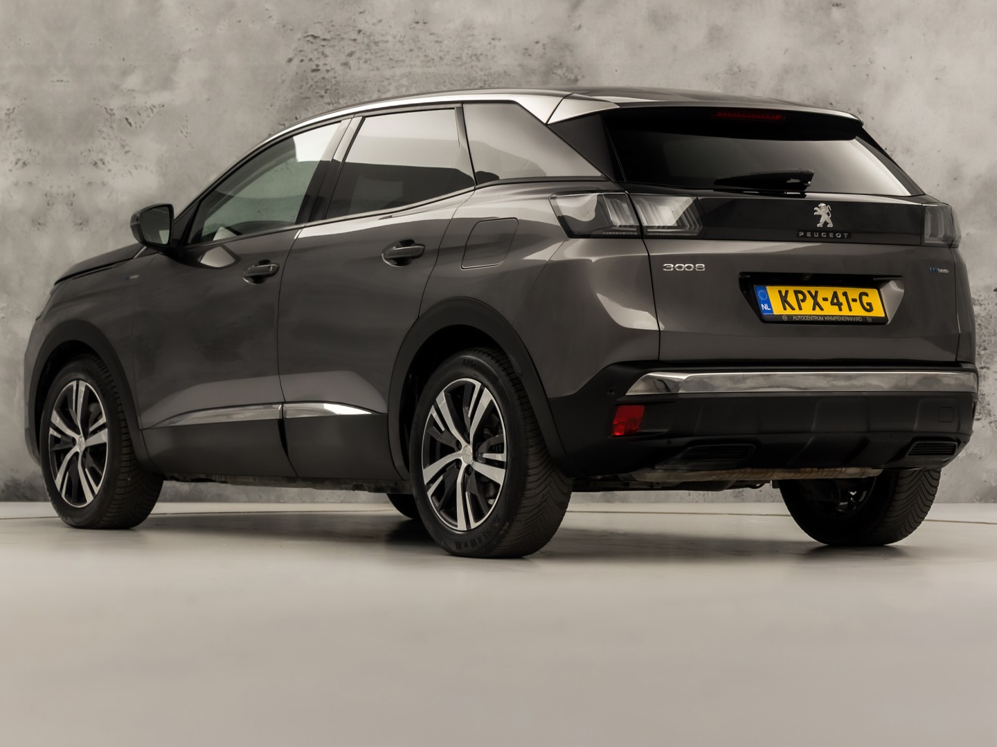 Peugeot 3008 1.6 HYbrid 225 Allure Sport 225Pk Automaat (APPLE CARPLAY, GROOT NAVI, 360 CAMERA, LEDER, KEYLESS, SPORTSTOELEN, GETINT GLAS, LANE ASSIST, NIEUWSTAAT)