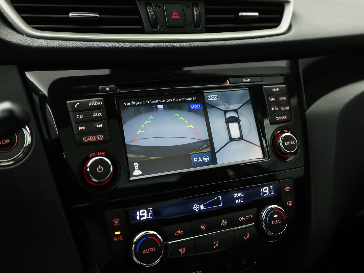 Nissan Qashqai 1.6 Tekna Sport (PANORAMADAK, NAVIGATIE, 360 CAMERA, LEDER, ELEK SPORTSTOELEN, GETINT GLAS, CRUISE, NIEUWSTAAT)