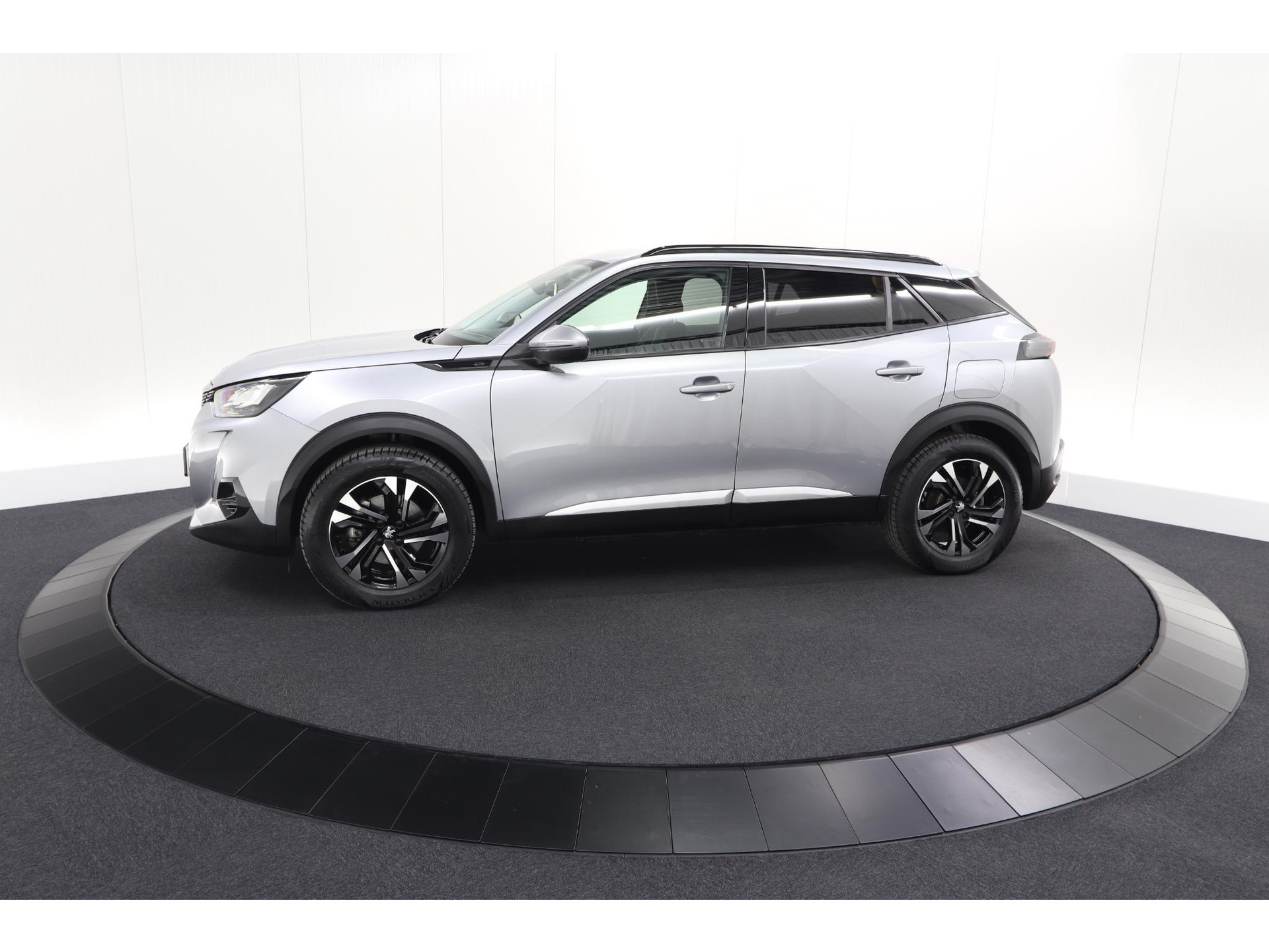 Peugeot e-2008 EV Allure 50 kWh | SOH=96.7 % | 3 Fase Laadfunctie | Camera | Navigatie | Parkeersensoren | Apple Carplay