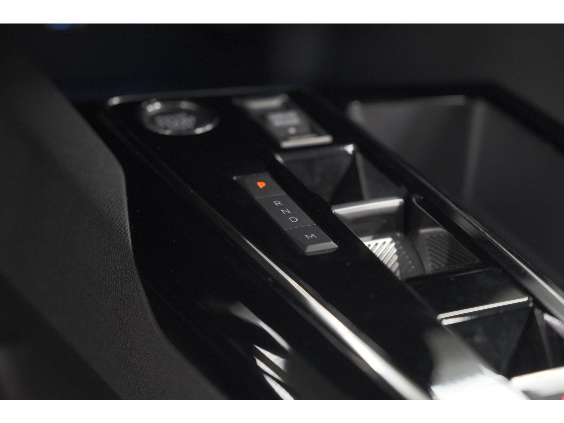 Peugeot 5008 PureTech 130 EAT8 Active Pack Business | 7 Zitplaatsen | Camera | Navigatie | Apple Carplay | Parkeersensoren