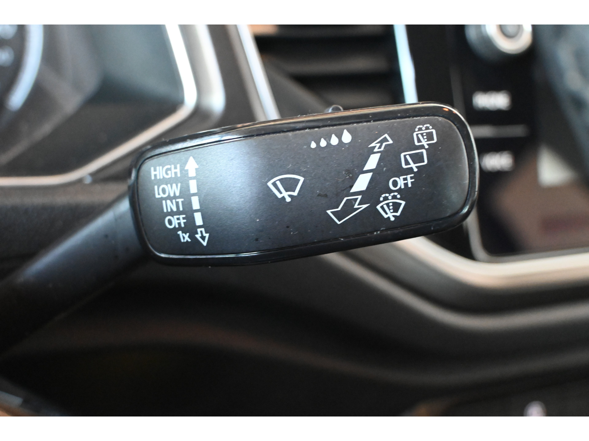 Volkswagen T-Roc 1.0 TSI Style Clima Adaptieve cruise Navigatie PDC Licht metaal Inruil mogelijk