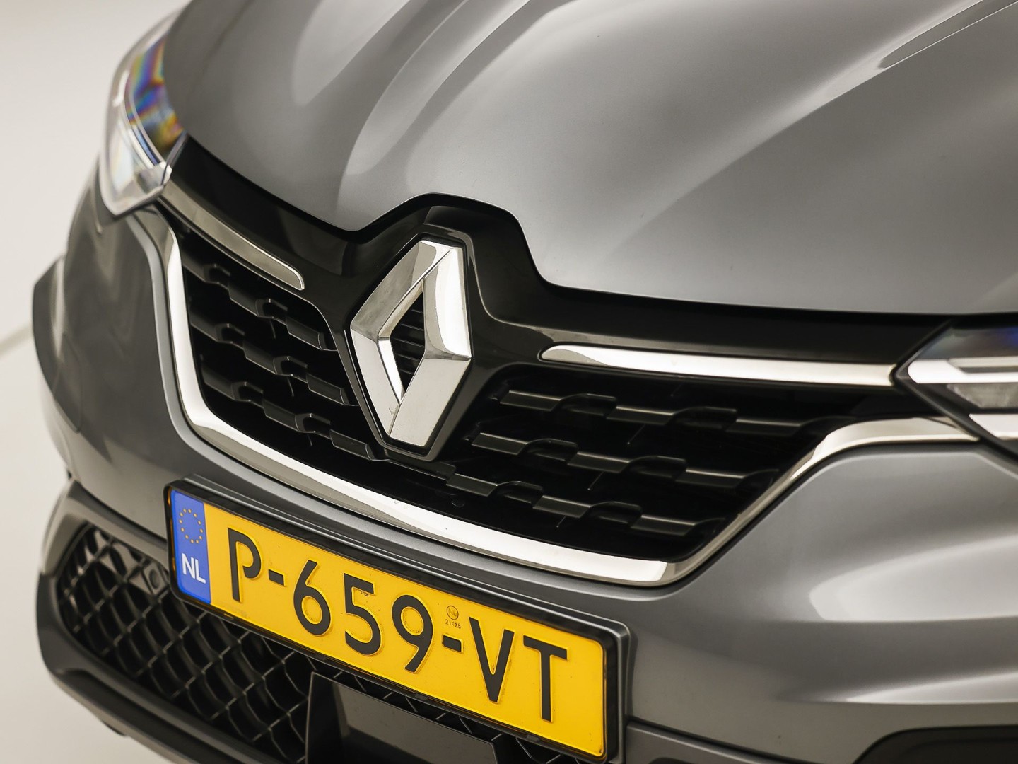 Renault Arkana 1.6 E-Tech Hybrid 145 R.S. Line 145Pk Automaat (VIRTUAL COCKPIT, APPLE CARPLAY, GROOT NAVI, STUUR/STOELVERWARMING, LEDER/ALCANTARA, CAMERA, ELEKTRISCHE SPORTSTOELEN, GETINT GLAS, ADAPTIVE CRUISE, KEYLESS, NIEUWSTAAT)