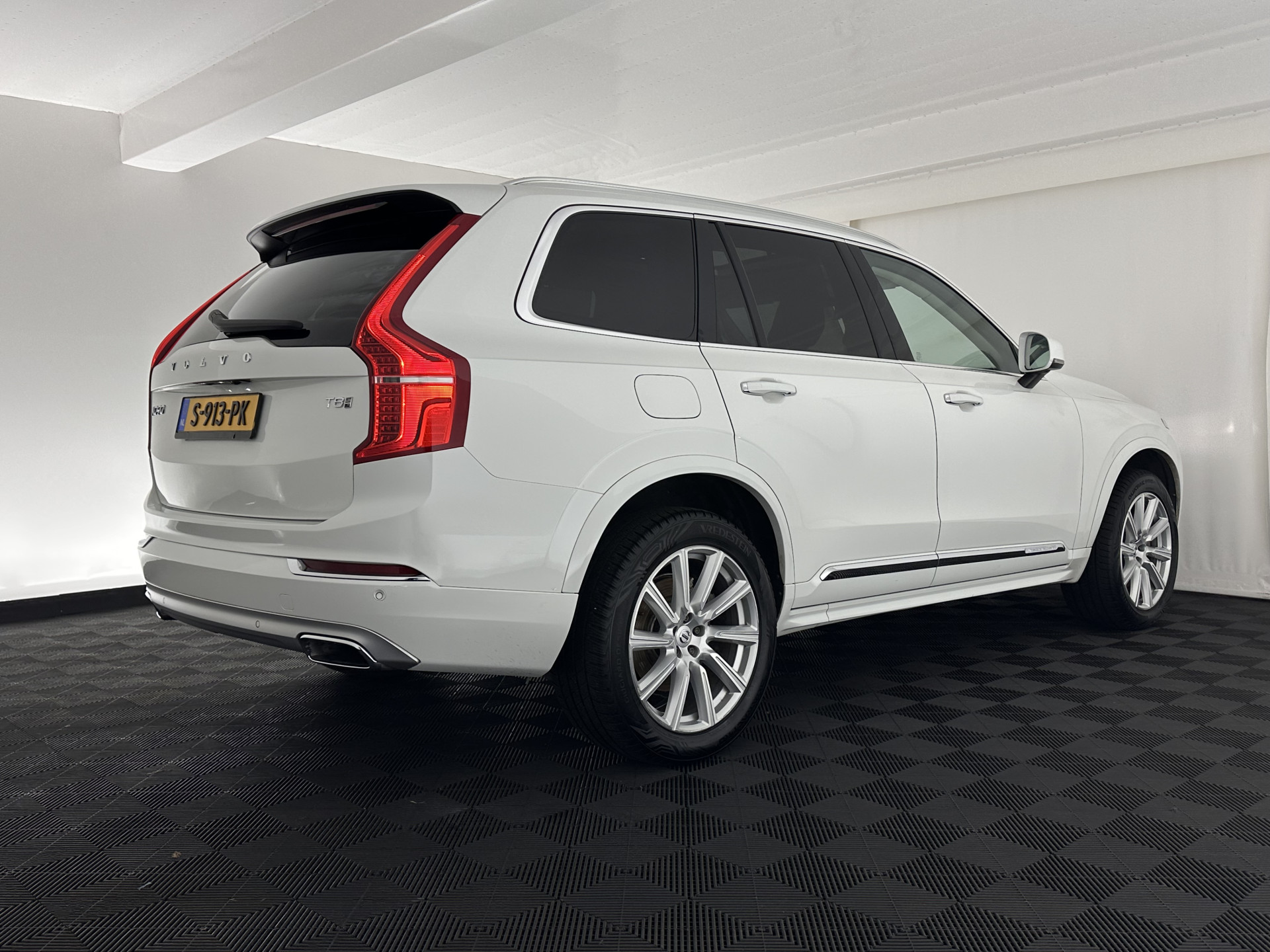 Volvo XC90 2.0 T8 Twin Engine AWD Inscription (7-Pers.) [ Plug-In ] Aut.*PANO | LEATHER | FULL-LED | MEMORY-PACK | DIGI-COCKPIT | HARMAN/KARDON | CAMERA | HEATED-SPORTSEATS | HEAD-UP | LANE-ASSIST | CARPLAY | AIRSUSPENSION | ECC | PDC | CRUISE | TOWBAR |