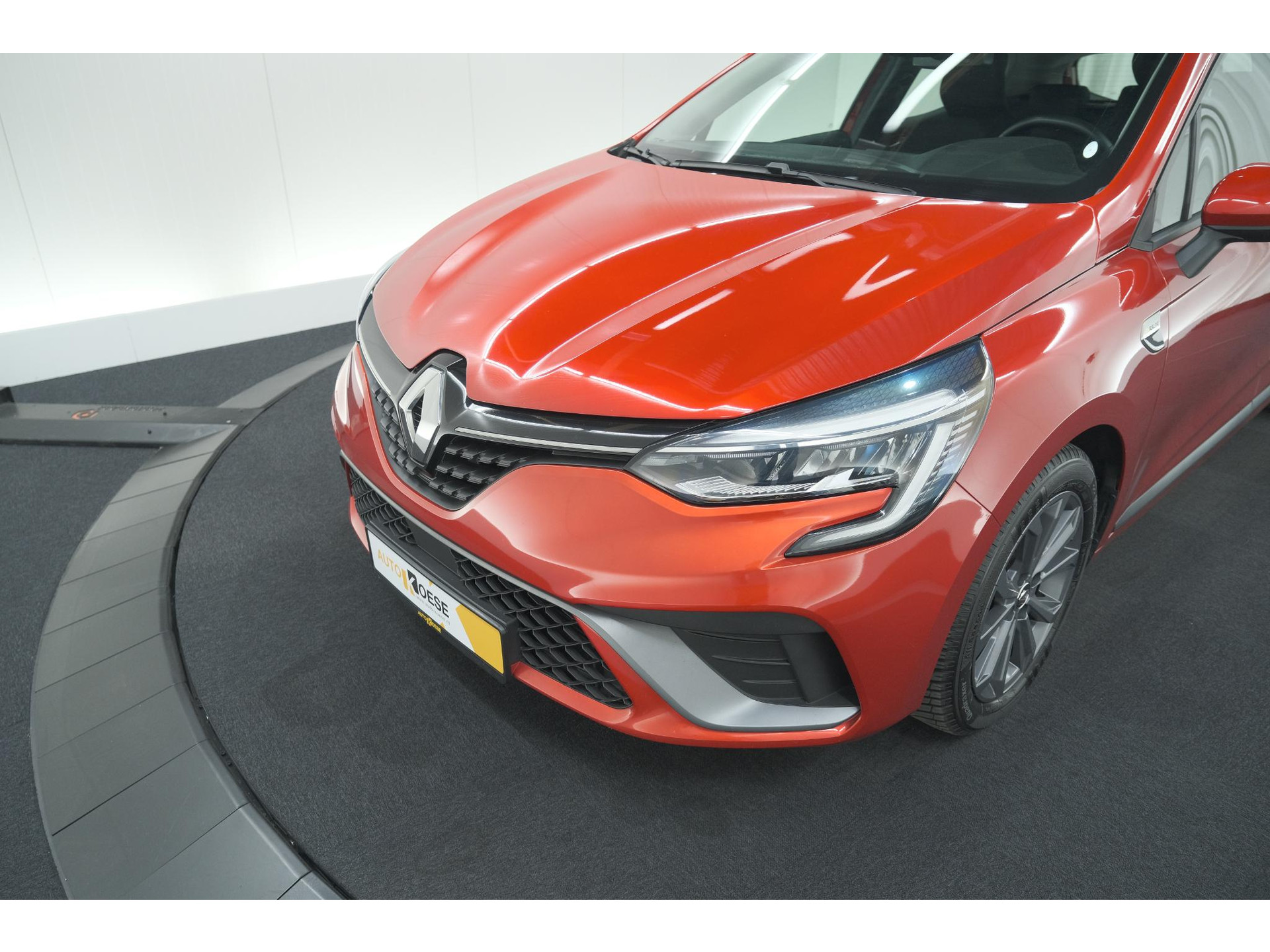 Renault Clio TCe 100 Zen | R.S. Line Pack | Allseason Banden | Apple Carplay | Parkeersensoren