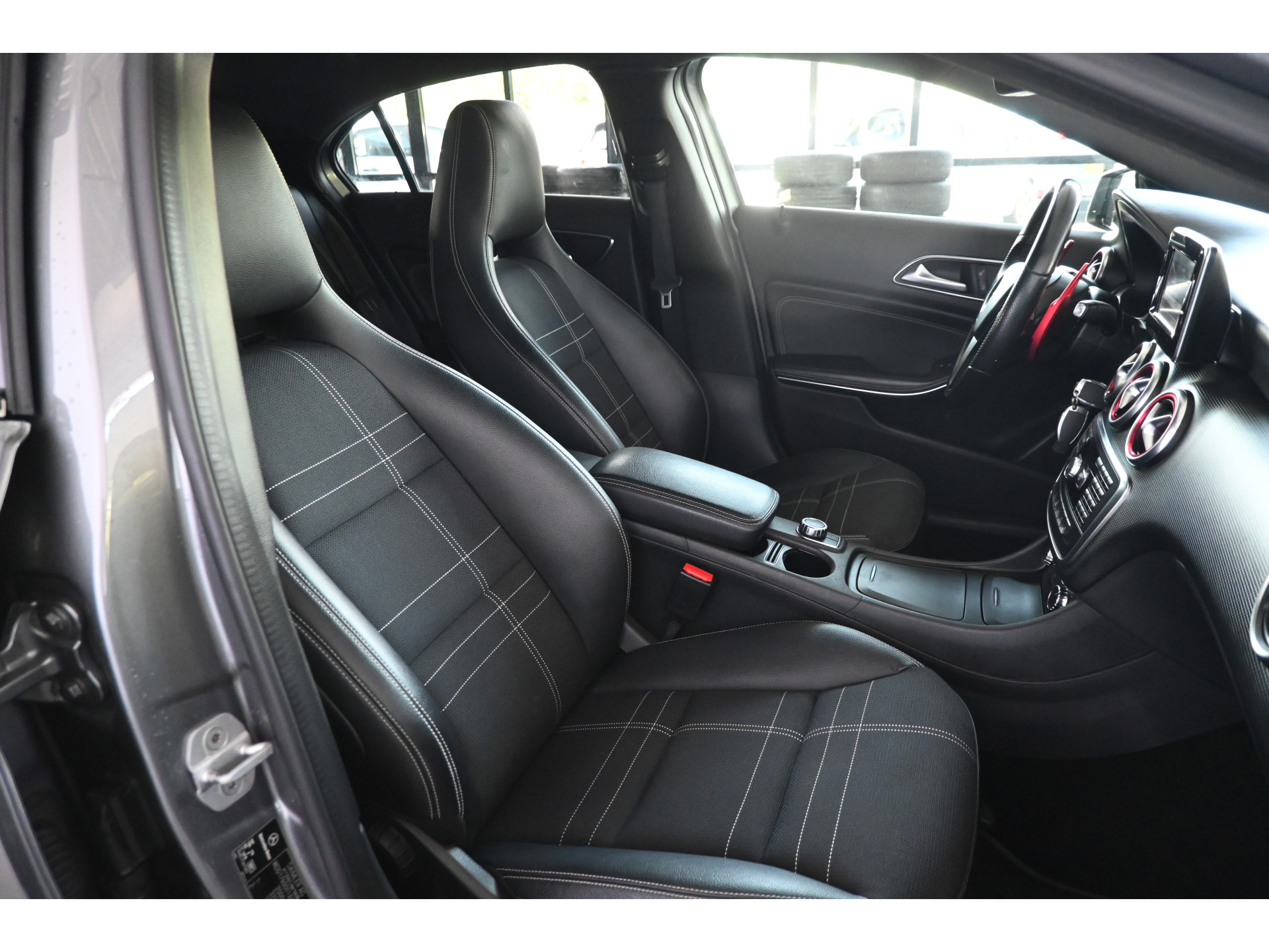 Mercedes-Benz A-klasse 180 CDI AMG Automaat Airco Navigatie Stoelverwarming Rijklaarprijs Inruil Mogelijk!